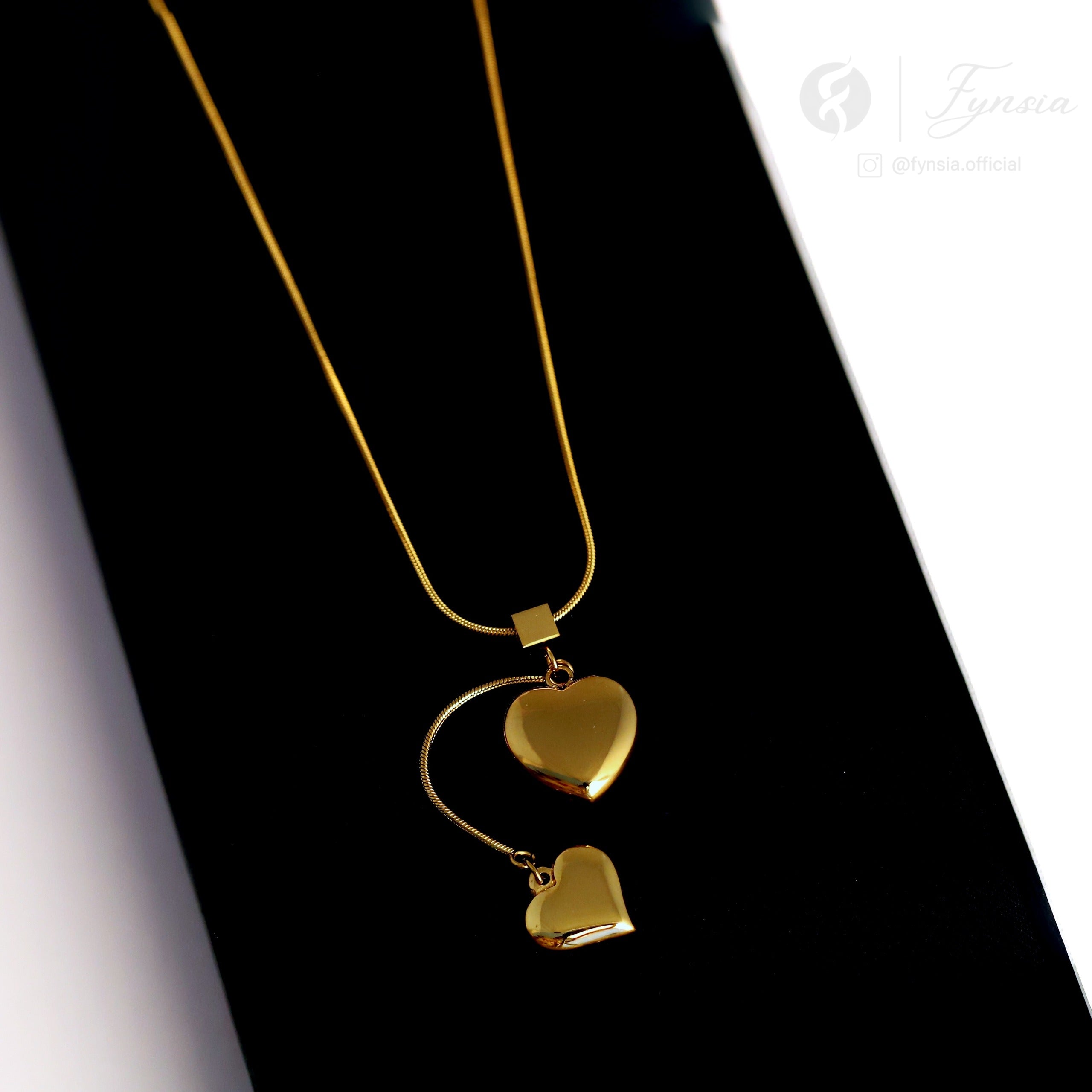 Ariana Dual Heart Gold Neckchain – 18K Gold Tone Stainless Steel | Fynsia