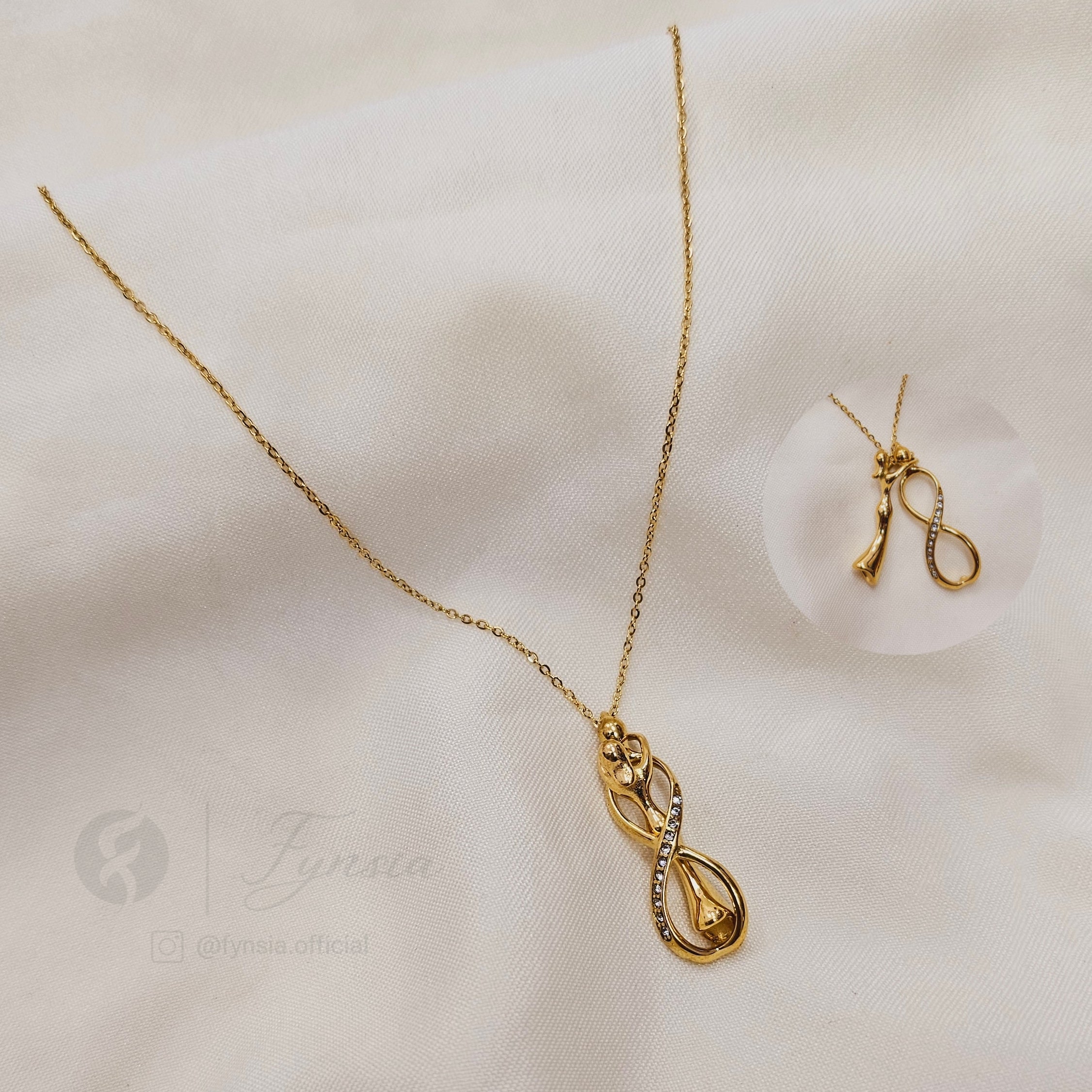Golden Couple Hug Pendant Chain | Fynsia