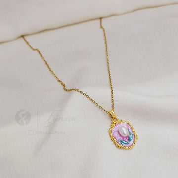 Daisy Bloom Golden Pendant Chain | Fynsia