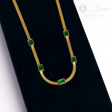 Emerald Luxe Neckchain – 18K Gold Tone Stainless Steel | Fynsia