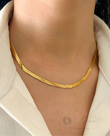 Luxe Gold Snake Neckchain – 18K Gold Tone Stainless Steel | Fynsia