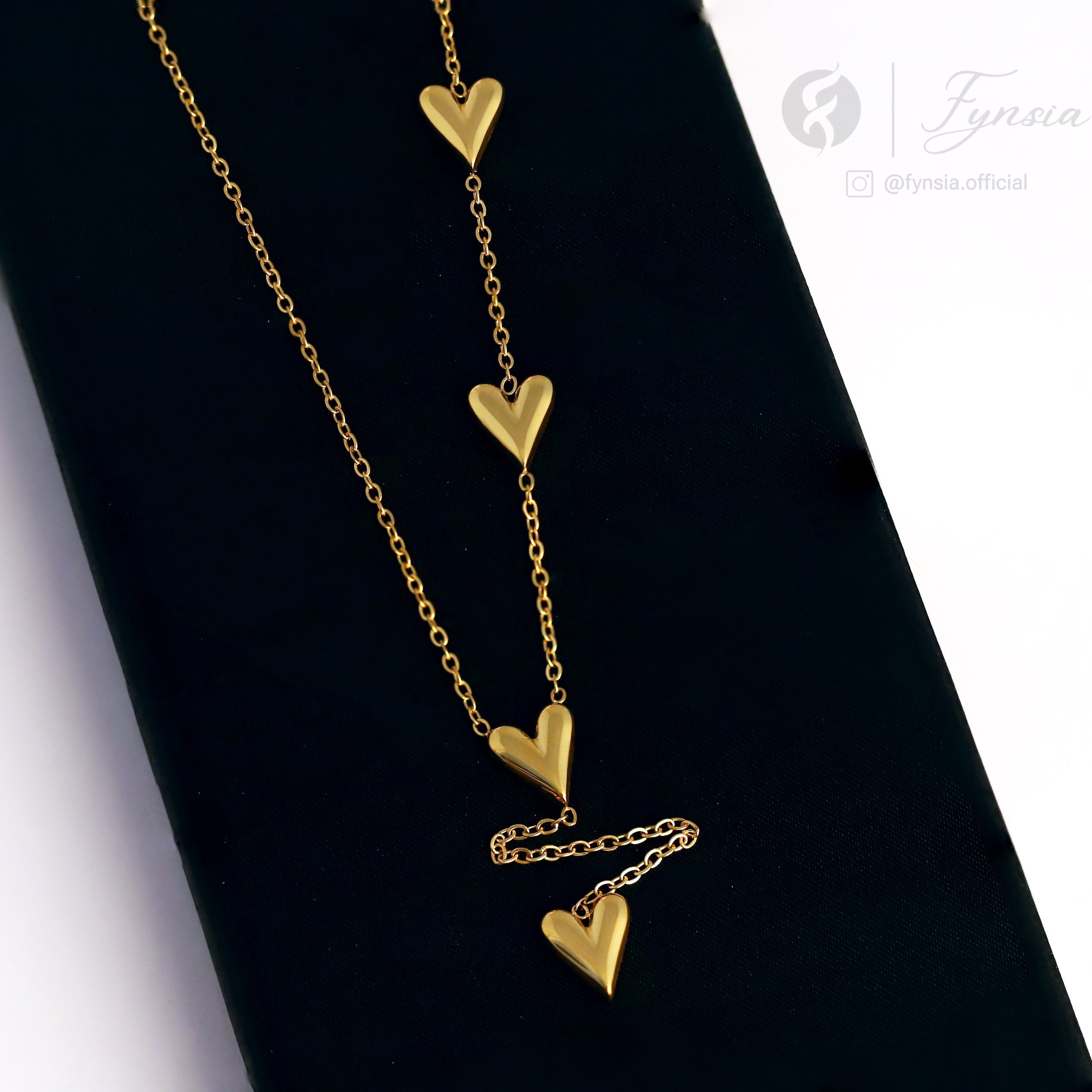 Maya Heart Charm Gold Neckchain – 18K Gold Tone Stainless Steel | Fynsia