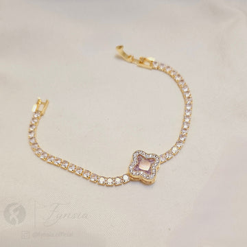 Golden Zirconia Clover Bracelet - Anti Tarnish | Fynsia