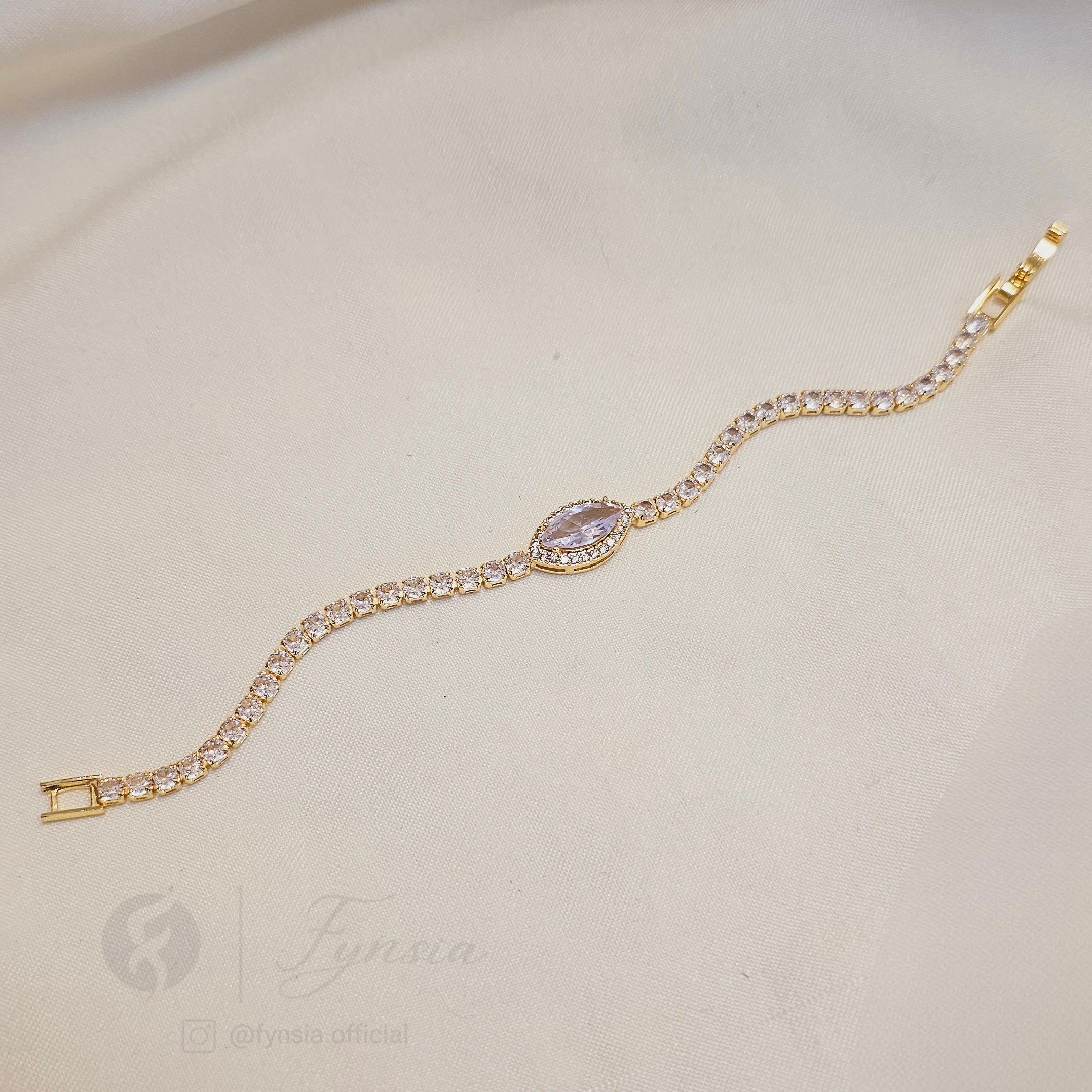 Golden Zirconia Marquise Bracelet - Anti Tarnish | Fynsia