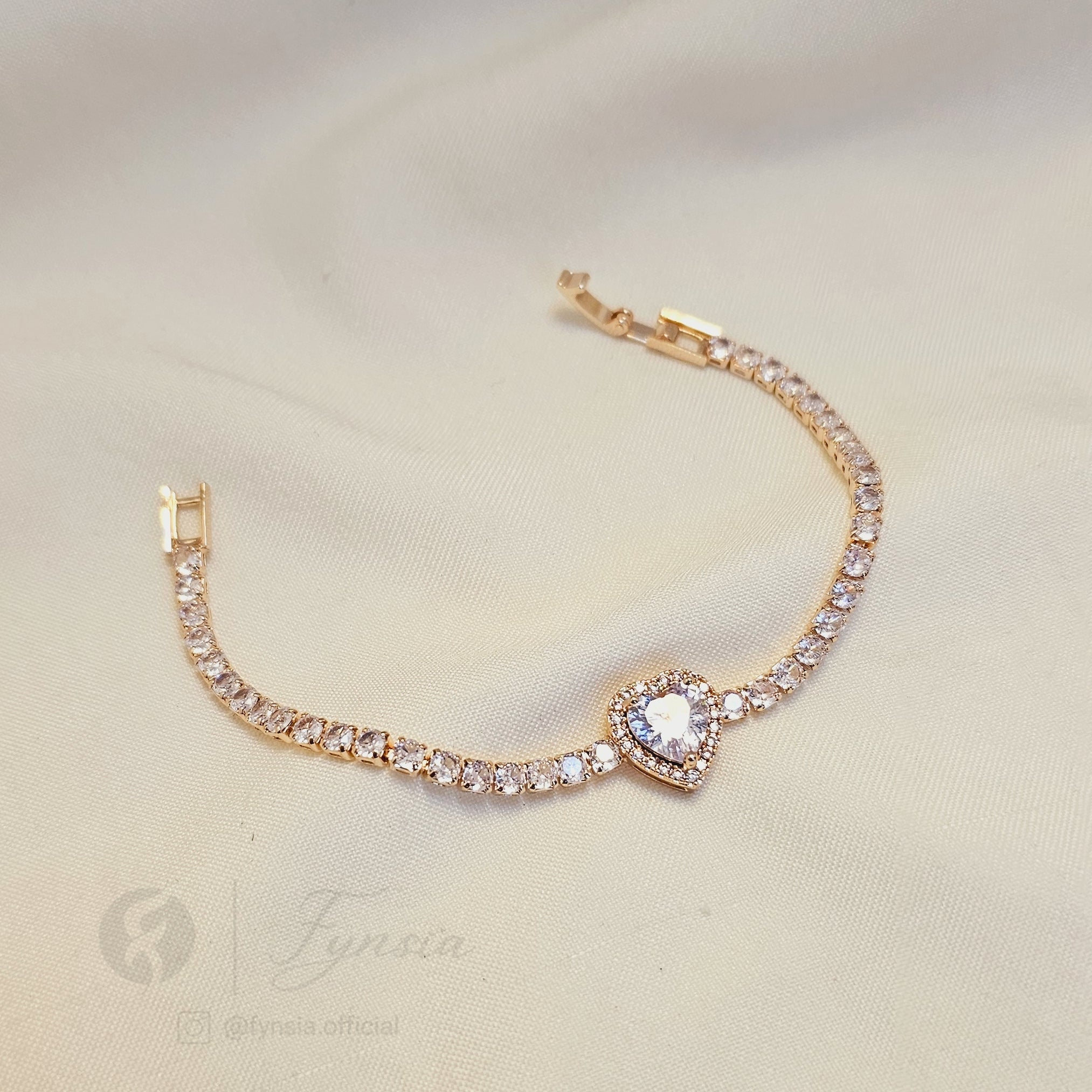 Rosegold Zirconia Heart Bracelet - Anti Tarnish | Fynsia