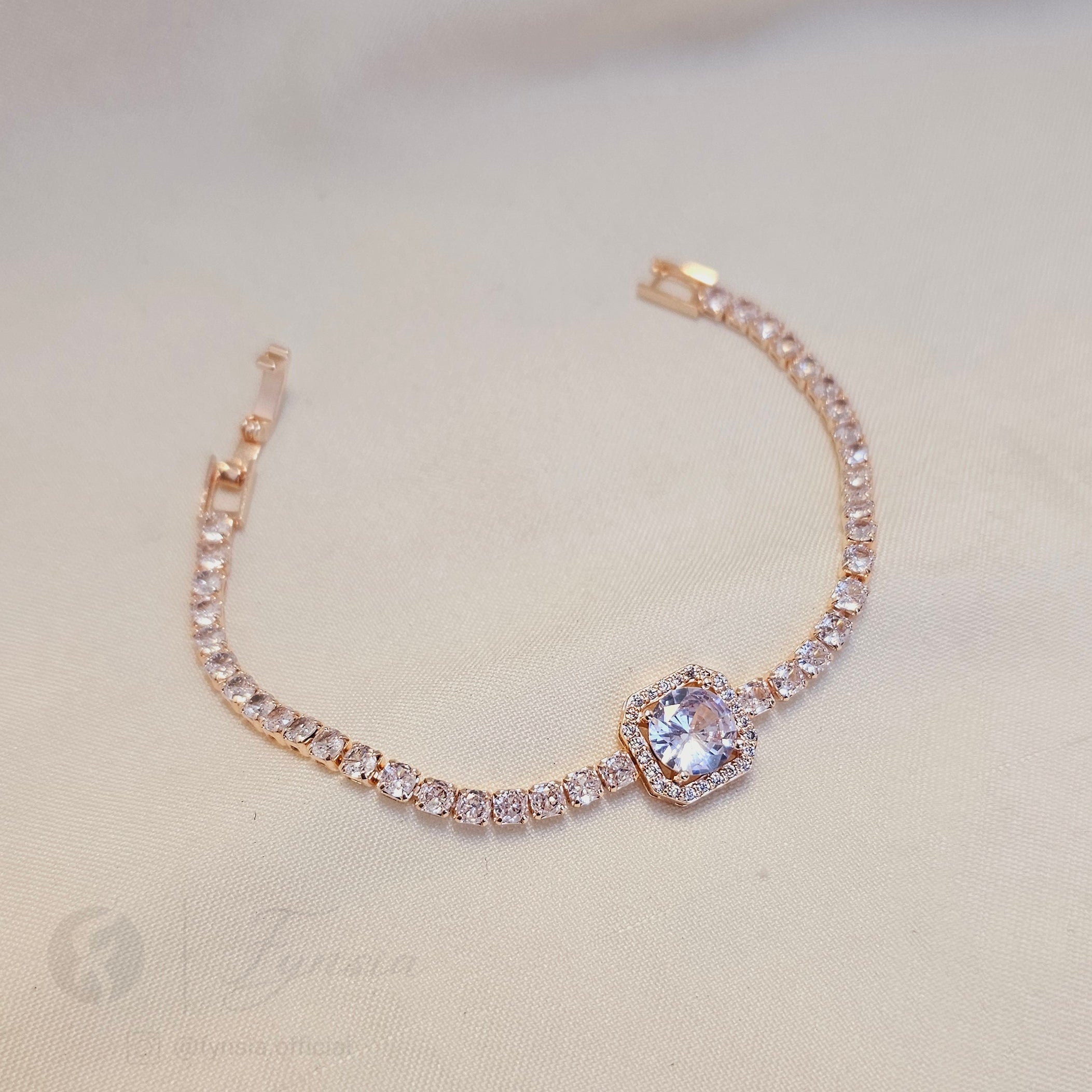 Rosegold Zirconia Quadro Bracelet - Anti Tarnish | Fynsia