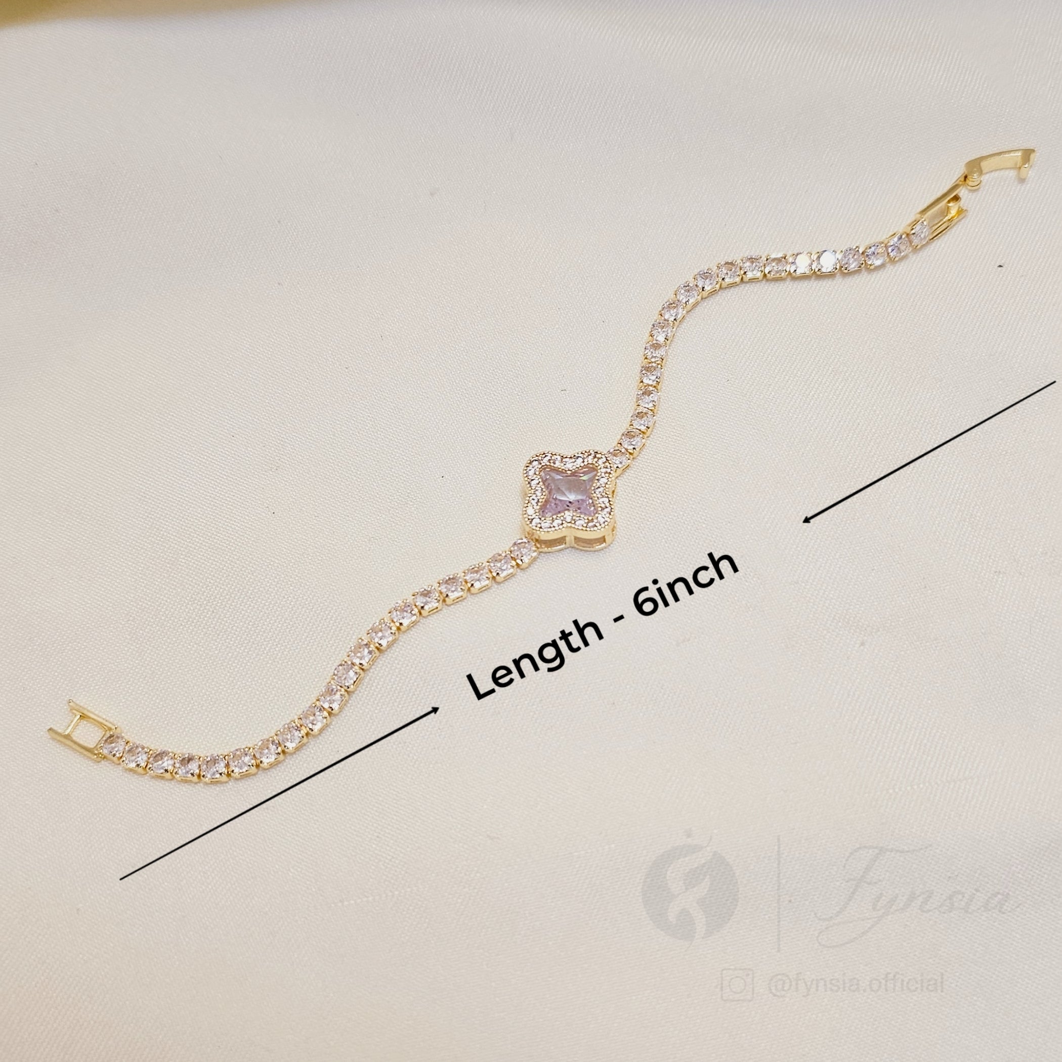 Golden Zirconia Clover Bracelet - Anti Tarnish | Fynsia