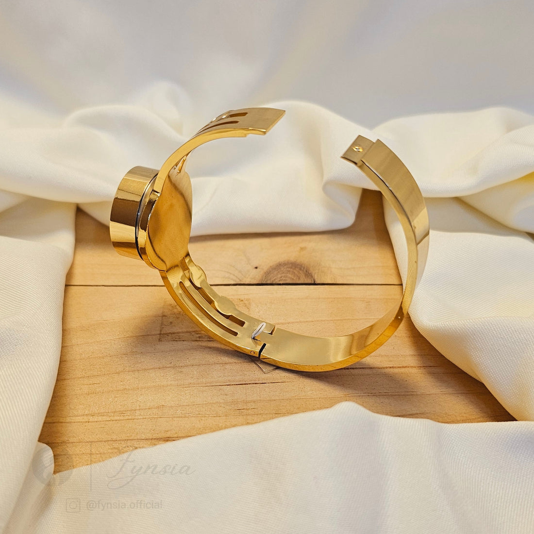 Golden Aura Watch Kada – Luxury Anti Tarnish Stainless Steel Bracelet Watch | Fynsia