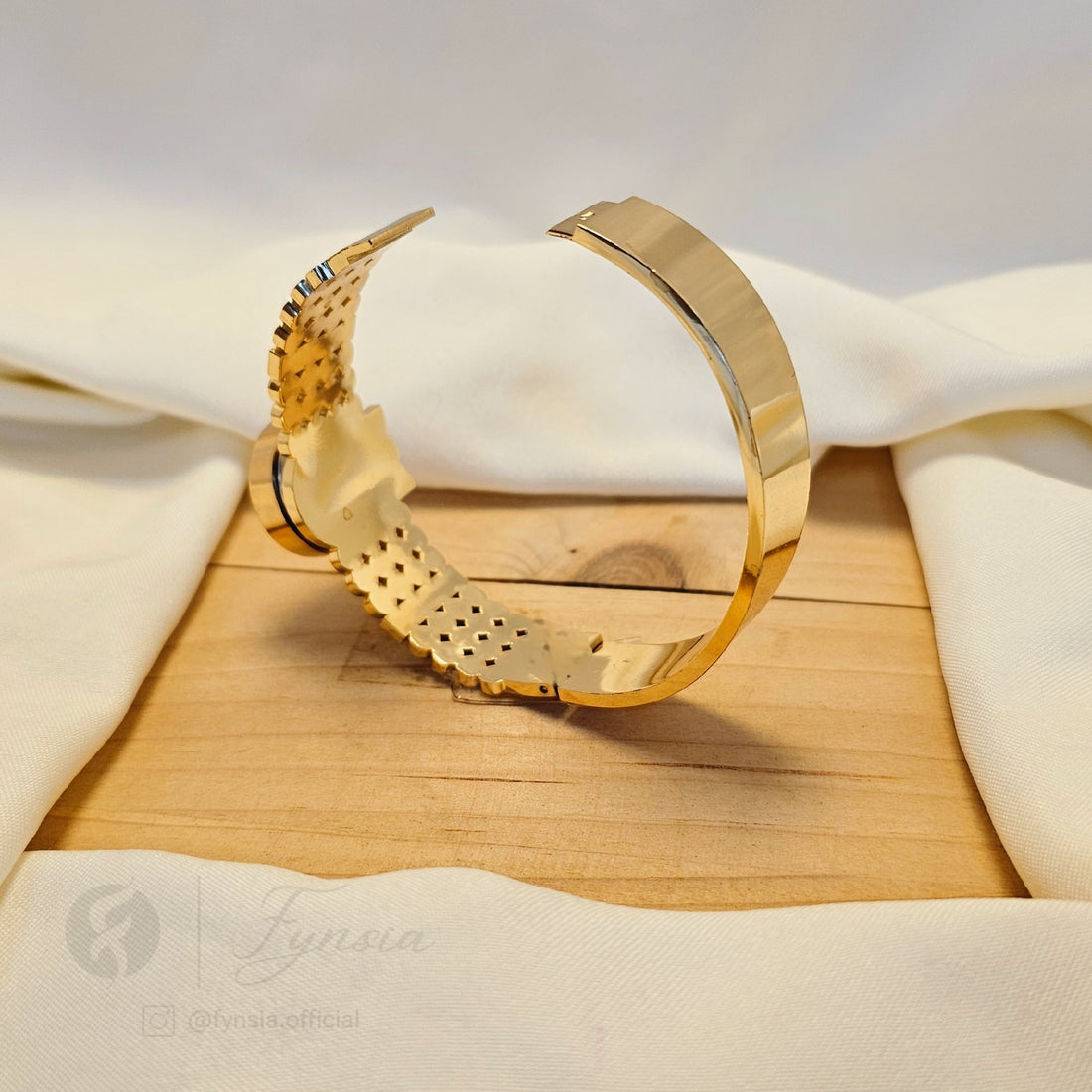 Noir Dial Golden Watch Kada – Anti Tarnish Stainless Steel Bracelet Watch | Fynsia