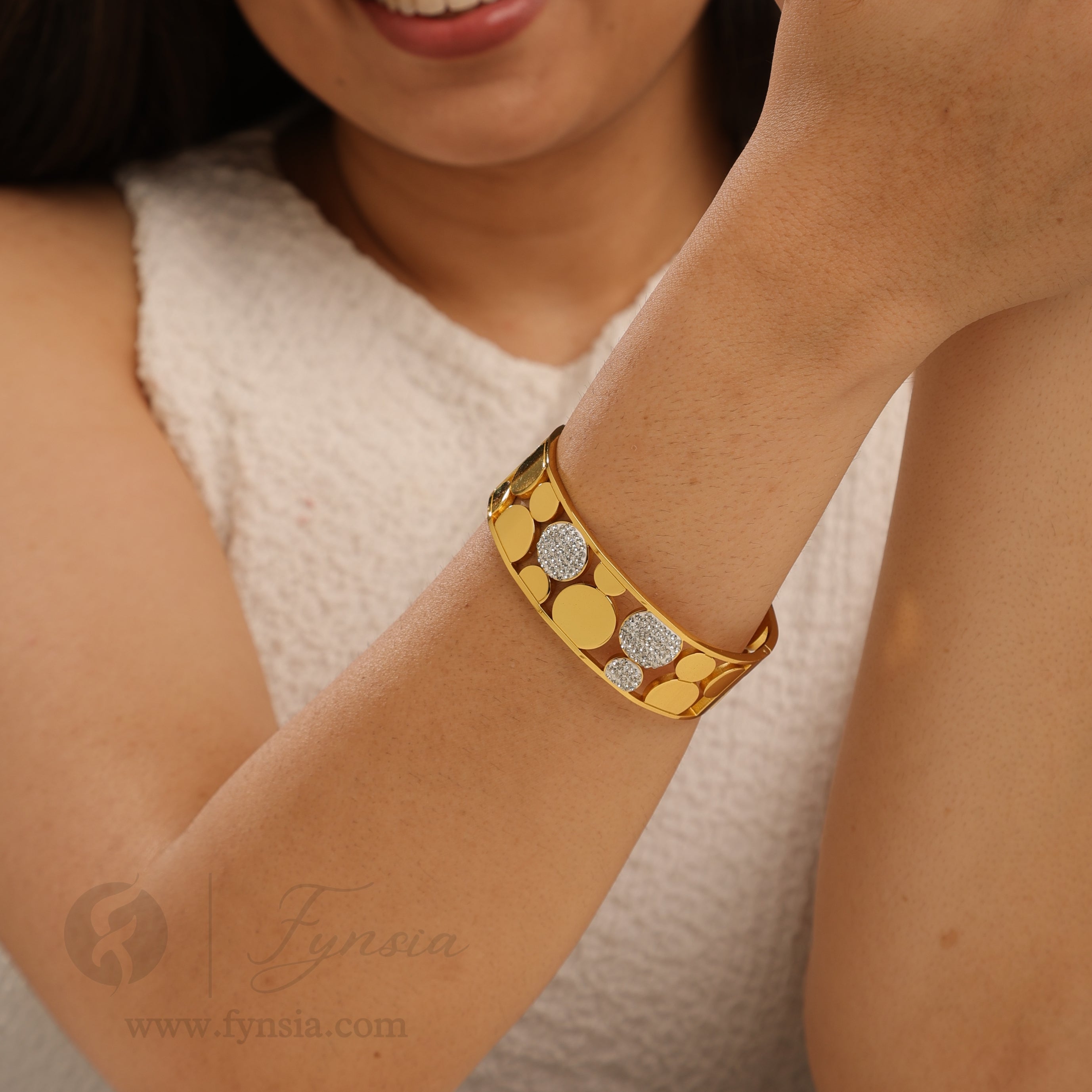 Layla Golden Anti Tarnish Kada – Stainless Steel Bracelet | Fynsia