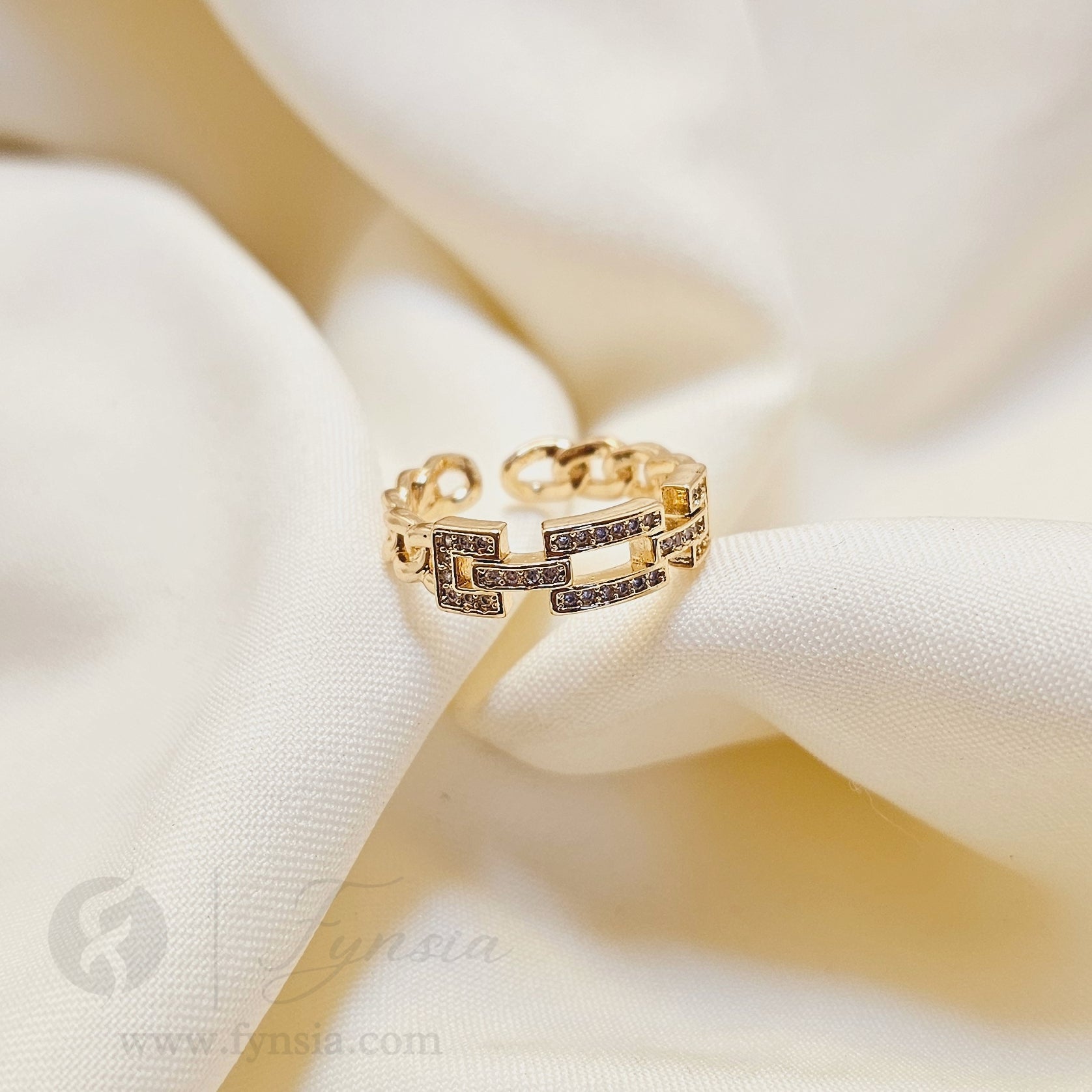 Shakira Gold Ring For Women - Anti Tarnish | Fynsia