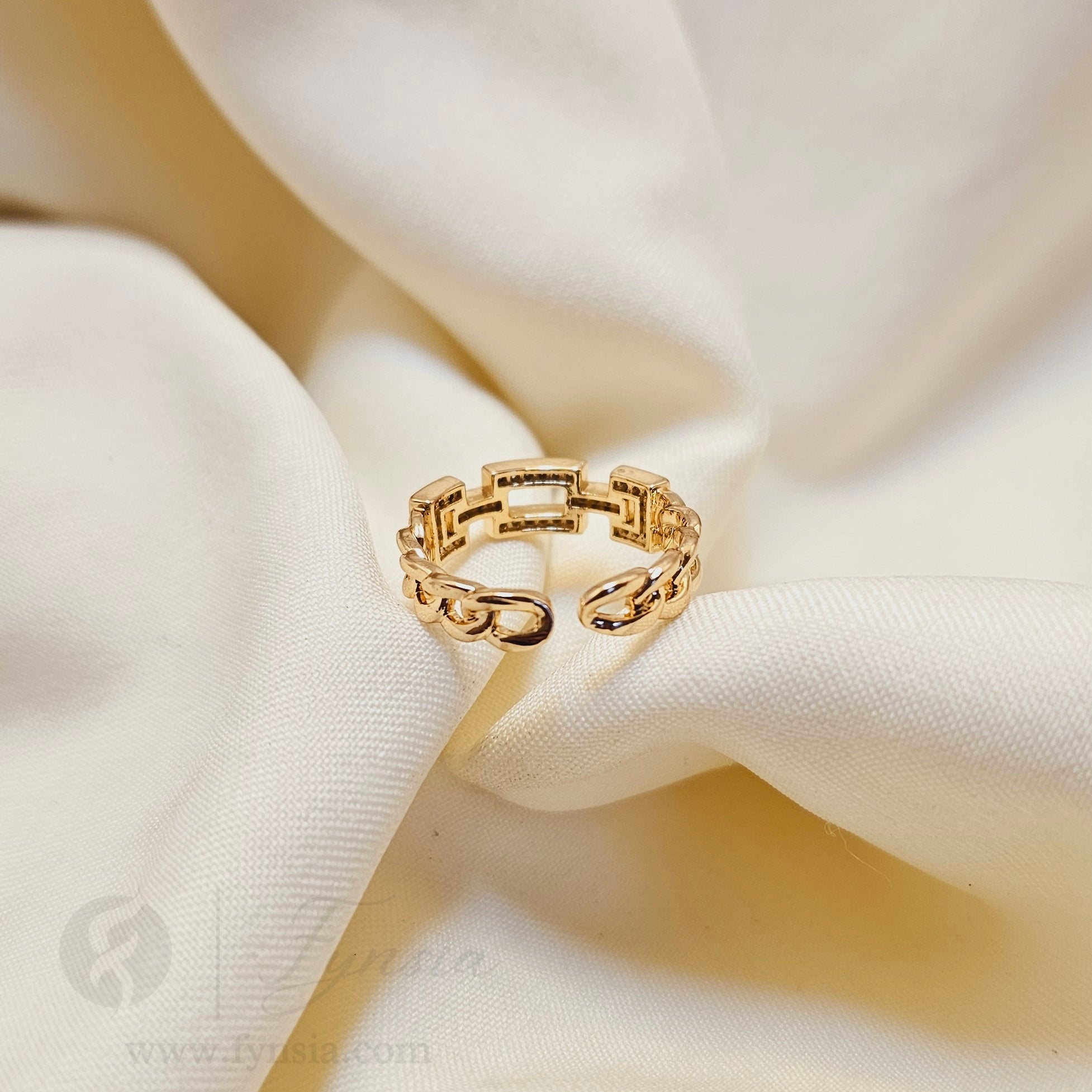 Shakira Gold Ring For Women - Anti Tarnish | Fynsia