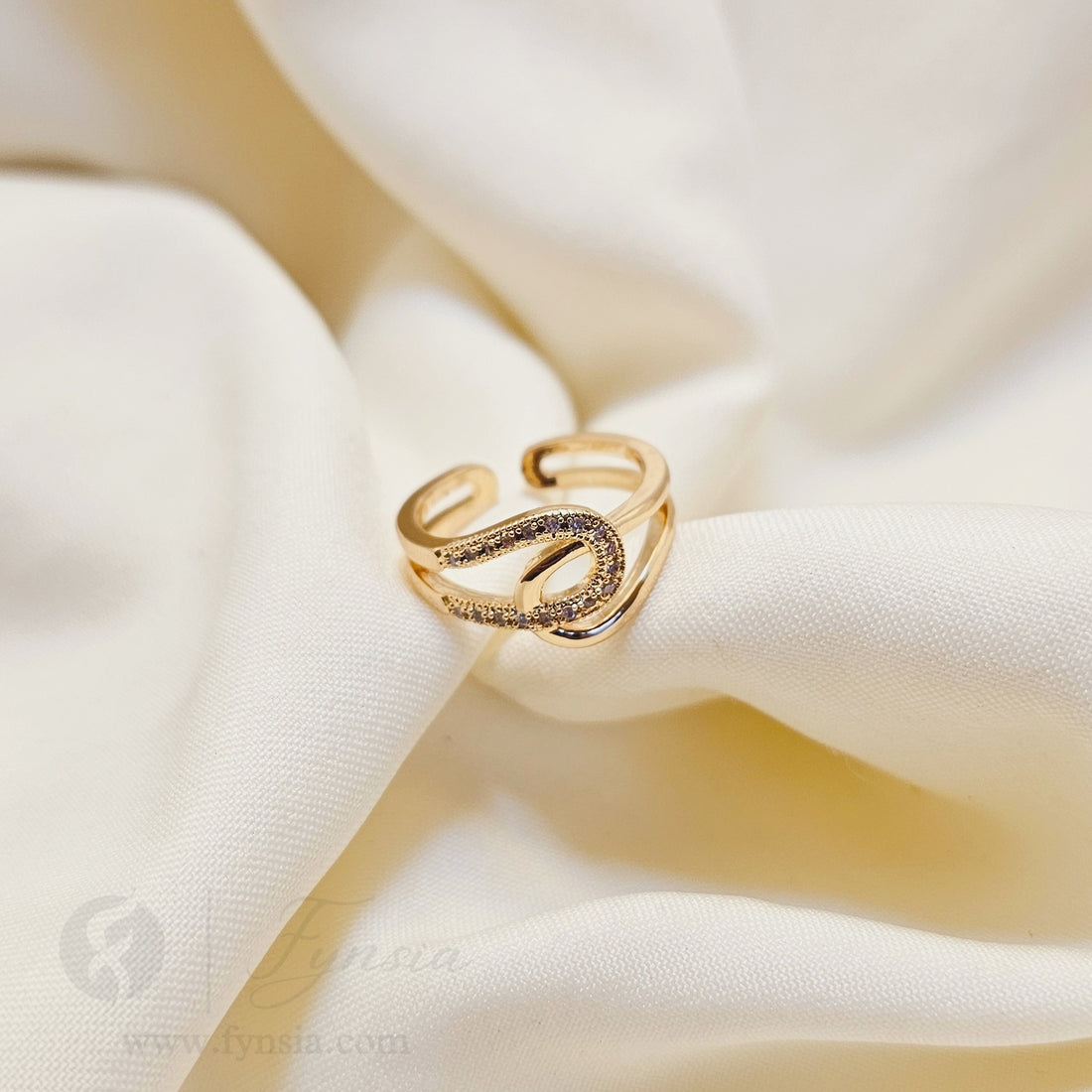 Kulsum Gold Ring For Women - Anti Tarnish | Fynsia