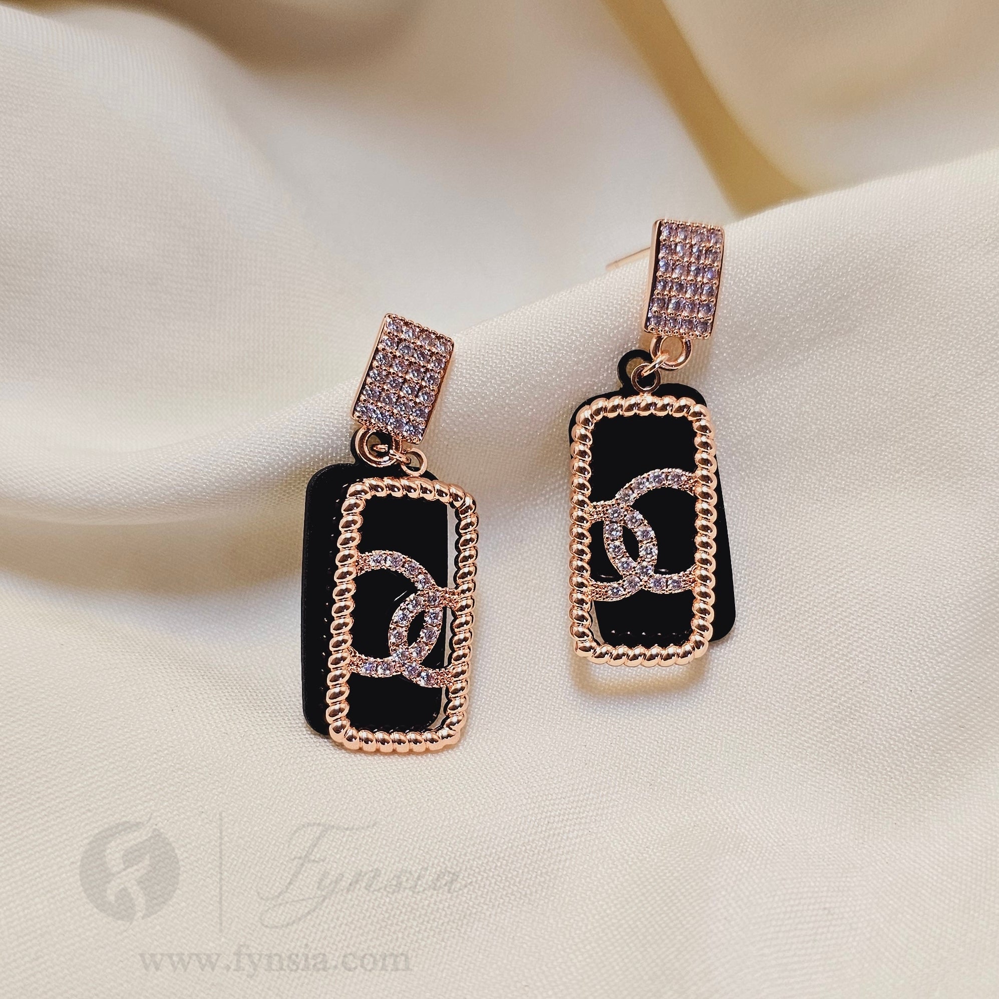 Rosegold Farqash Black Earring | Fynsia