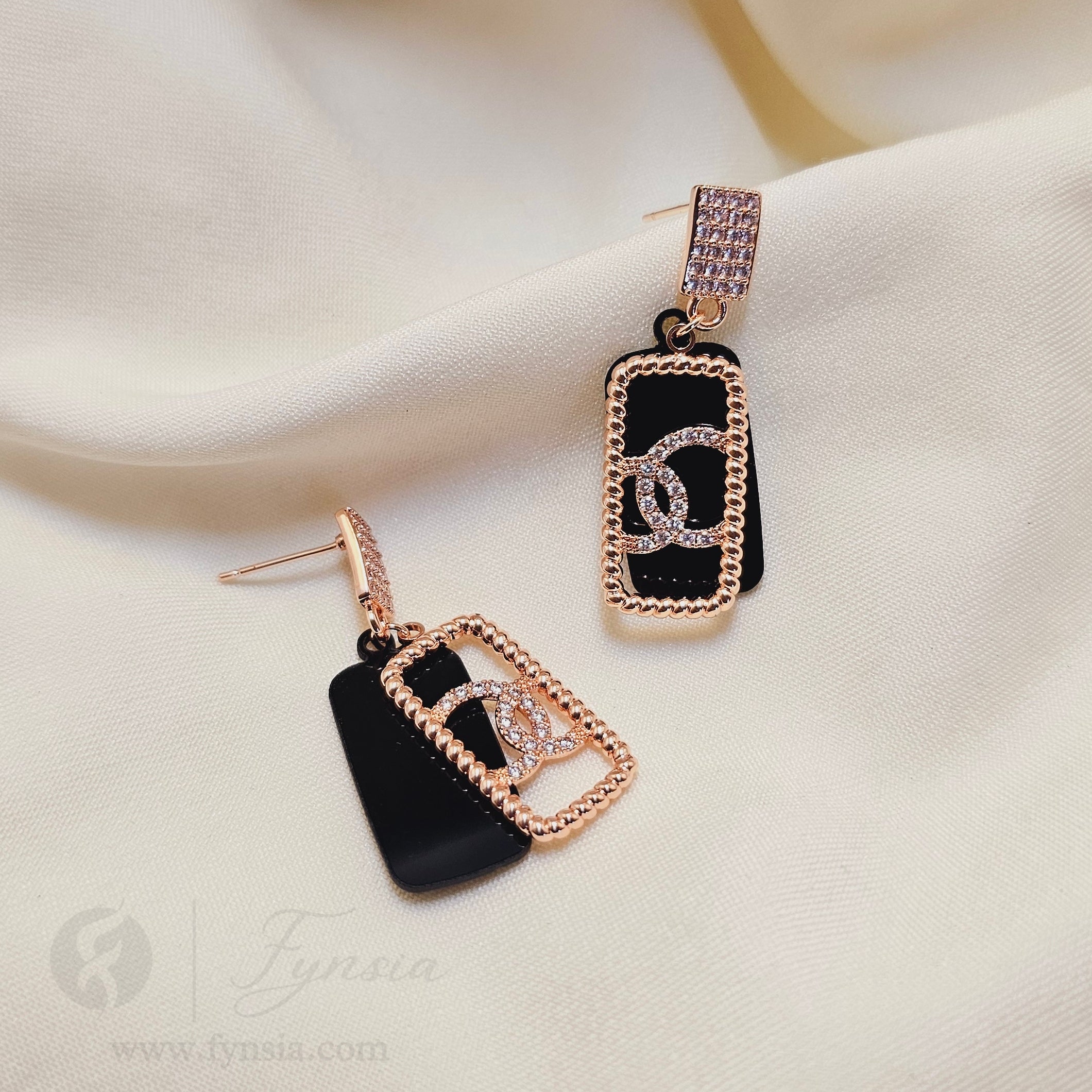 Rosegold Farqash Black Earring | Fynsia