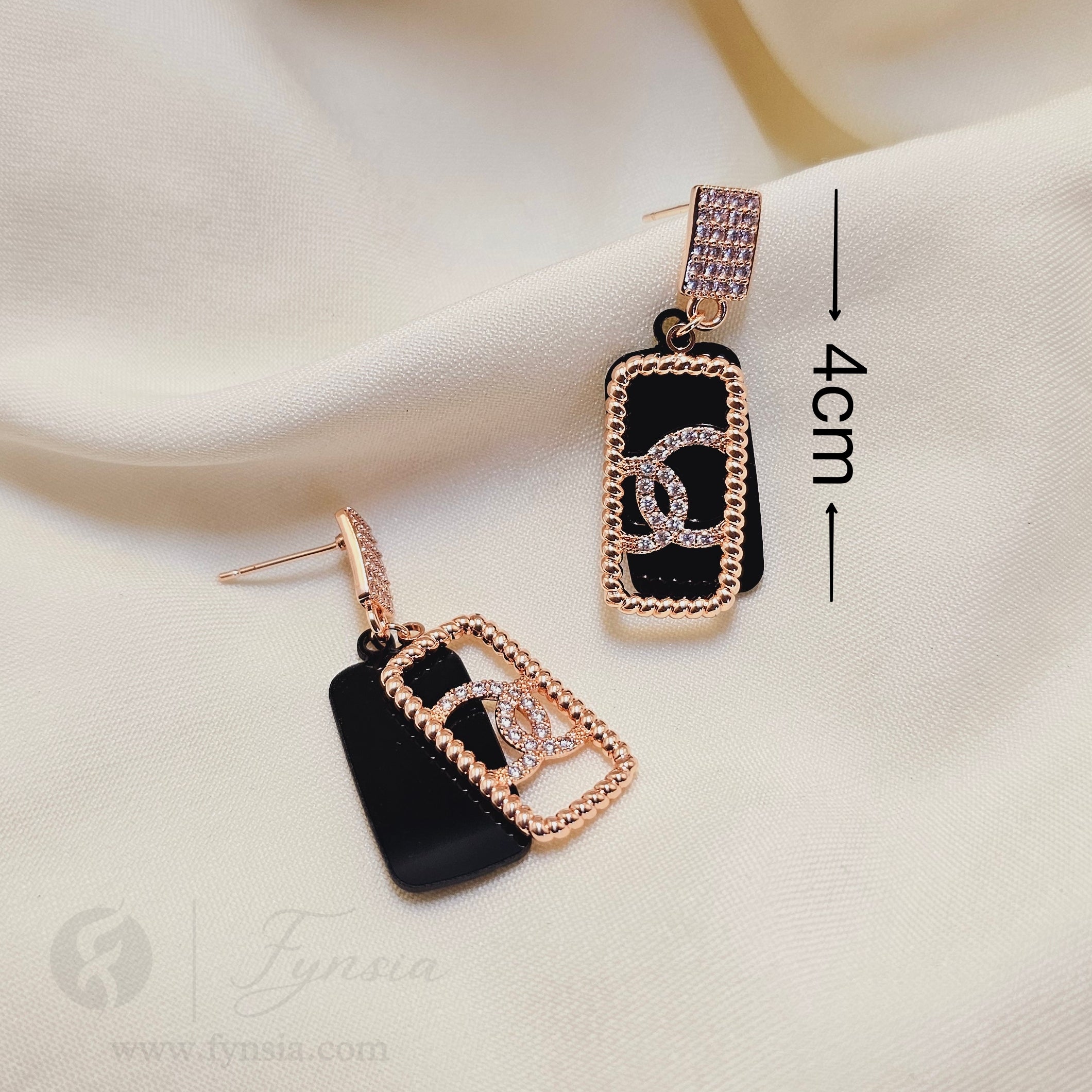 Rosegold Farqash Black Earring | Fynsia