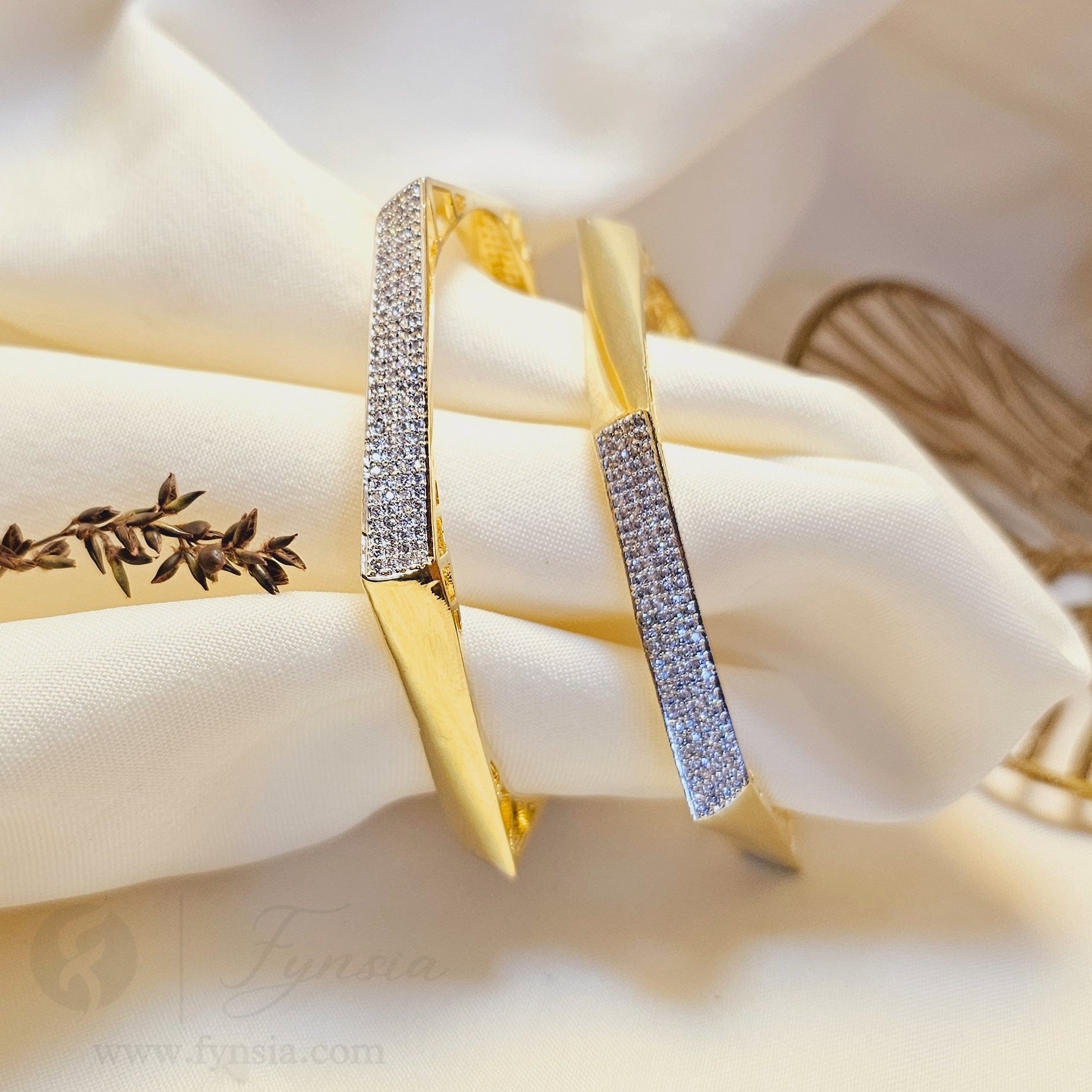 Savana 18k Gold Tone 2pc American Diamond Bangles| Fynsia