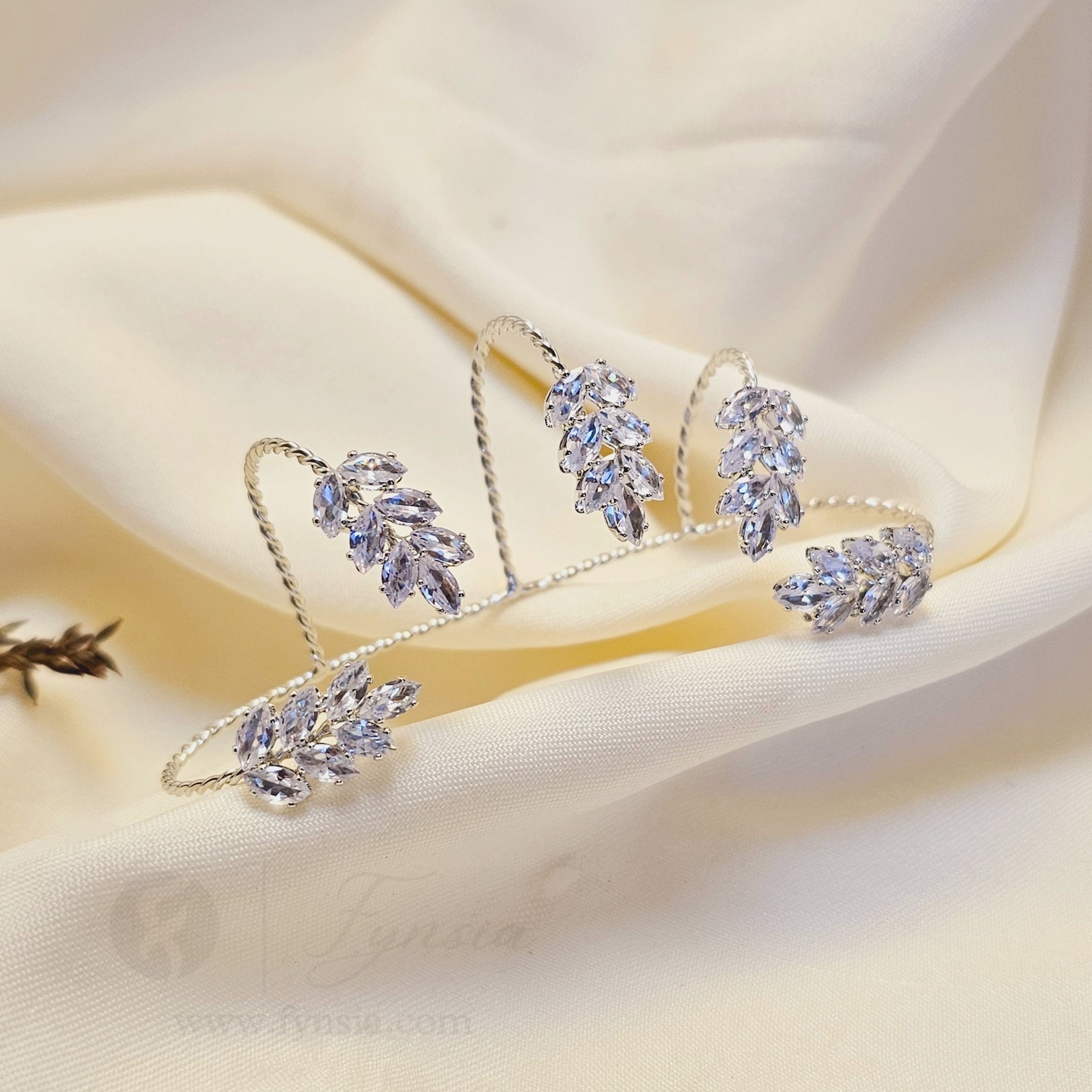 Amy Silver Handcuff - Anti-Tarnish | Fynsia