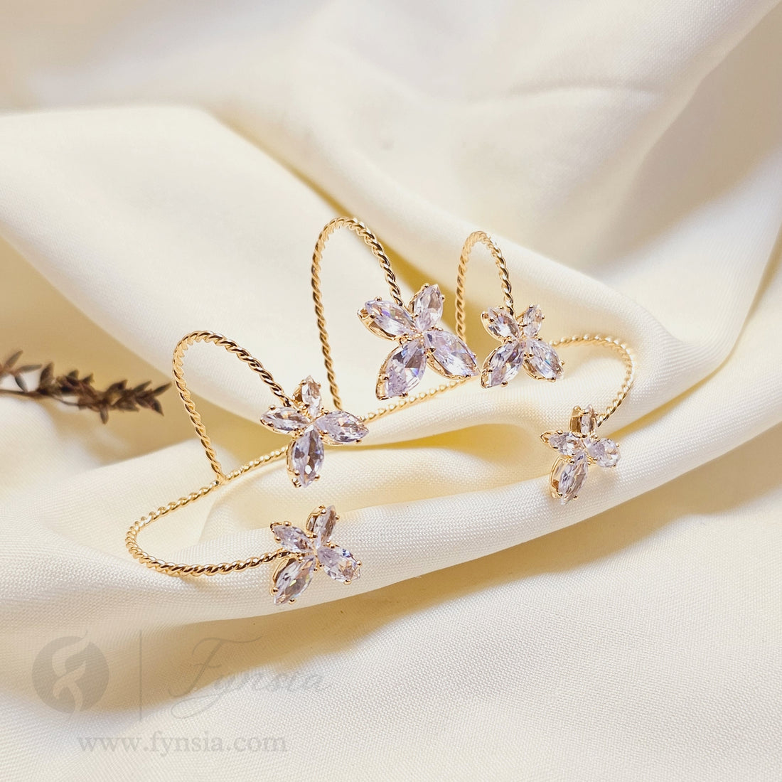 Tuba Golden Handcuff - Anti-Tarnish | Fynsia