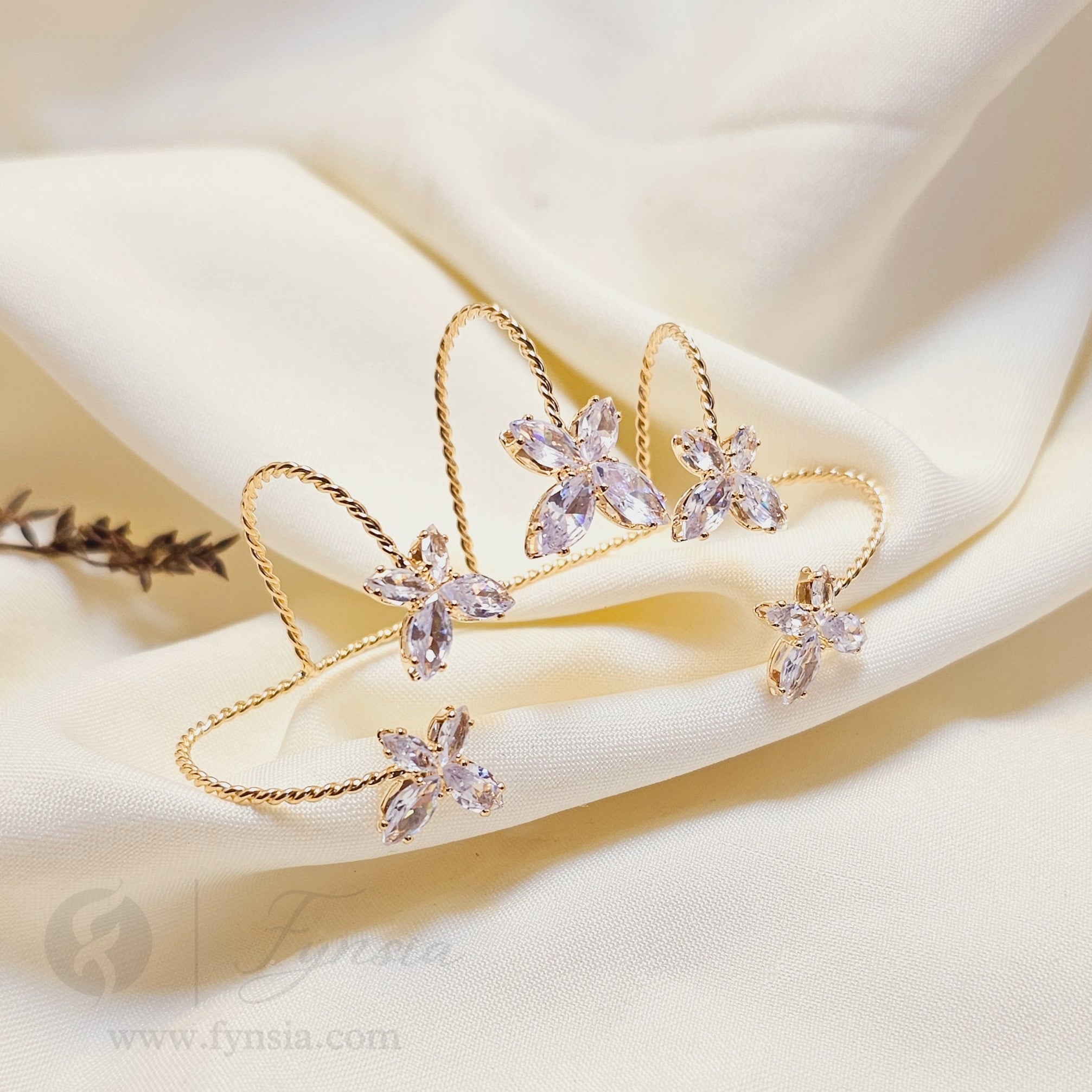 Tuba Golden Handcuff - Anti-Tarnish | Fynsia