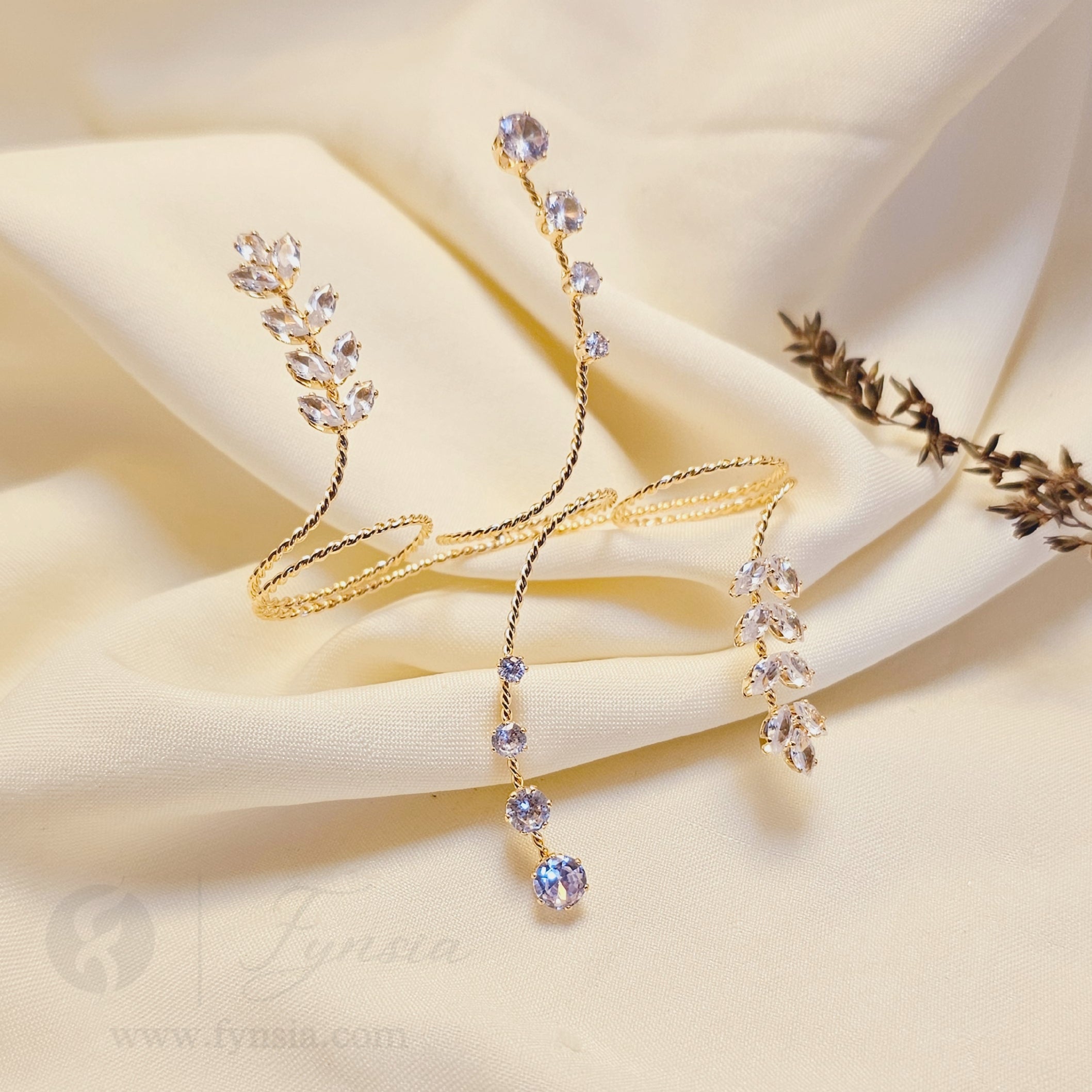 Layla Golden Handcuff - Anti-Tarnish | Fynsia