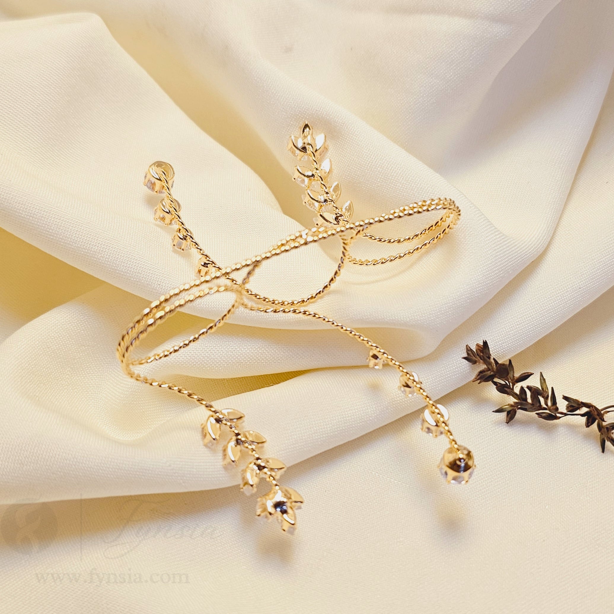 Layla Golden Handcuff - Anti-Tarnish | Fynsia
