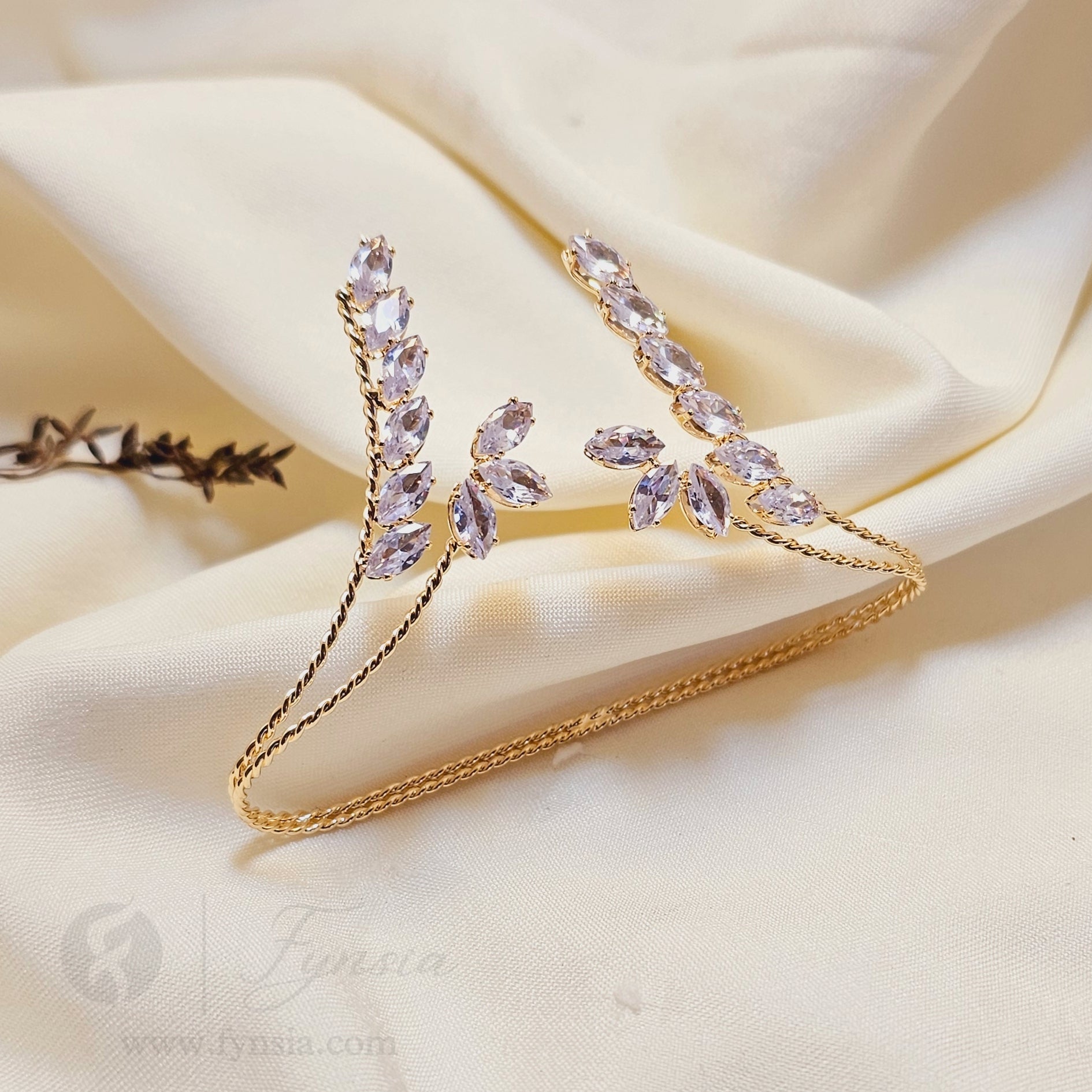 Jasmine Golden Handcuff - Anti-Tarnish | Fynsia