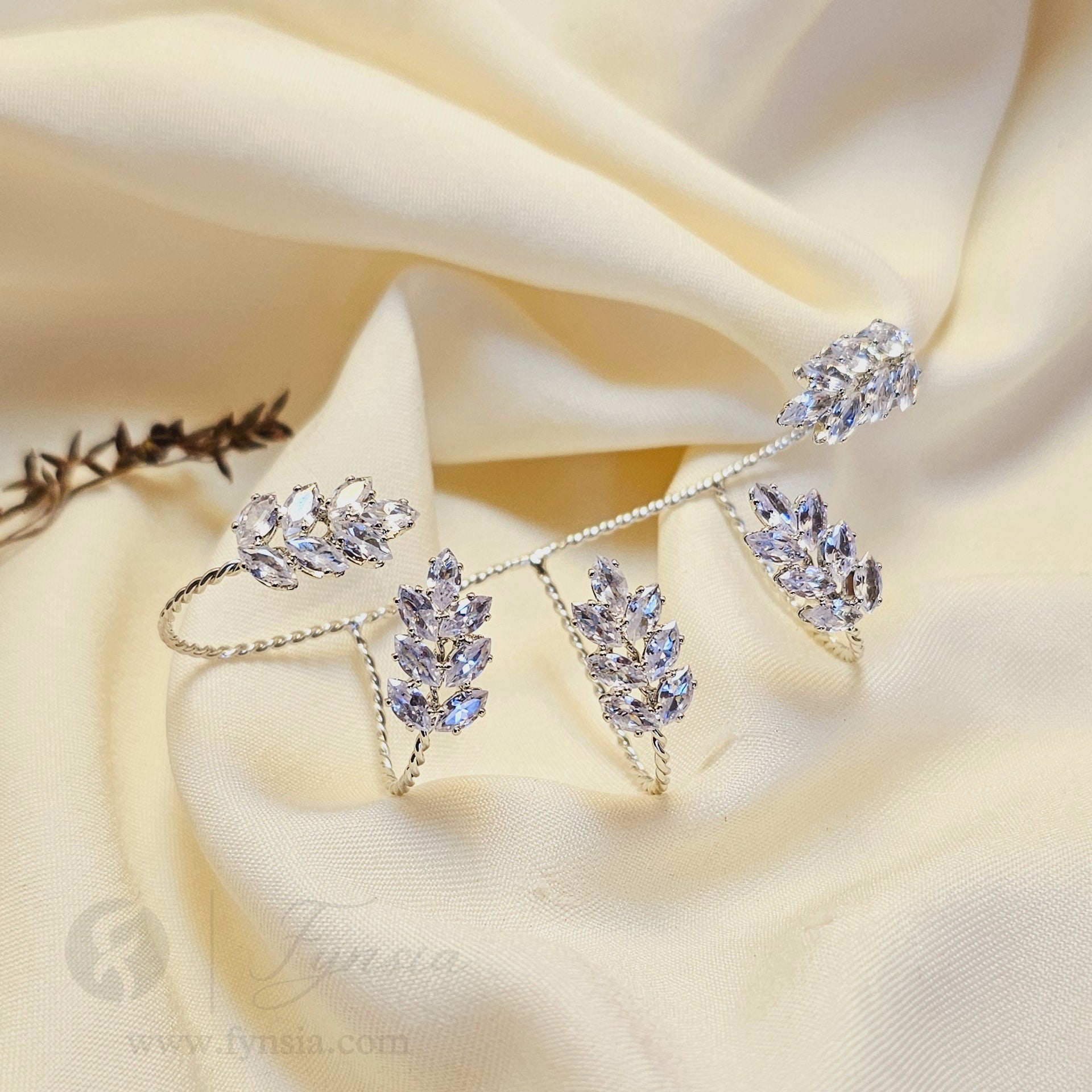 Amy Silver Handcuff - Anti-Tarnish | Fynsia