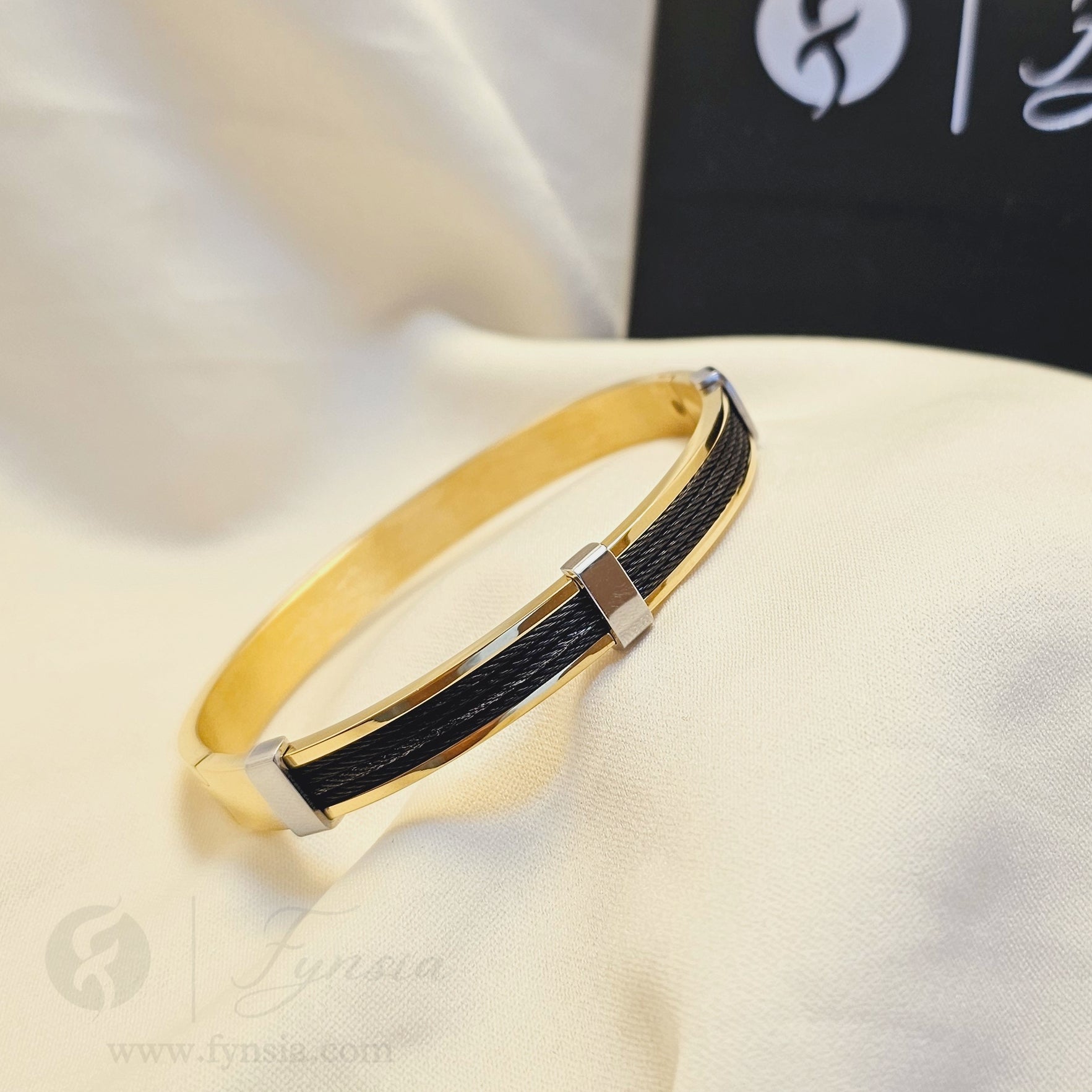 Umar Men's Kada - 18k Gold Tone | Fynsia