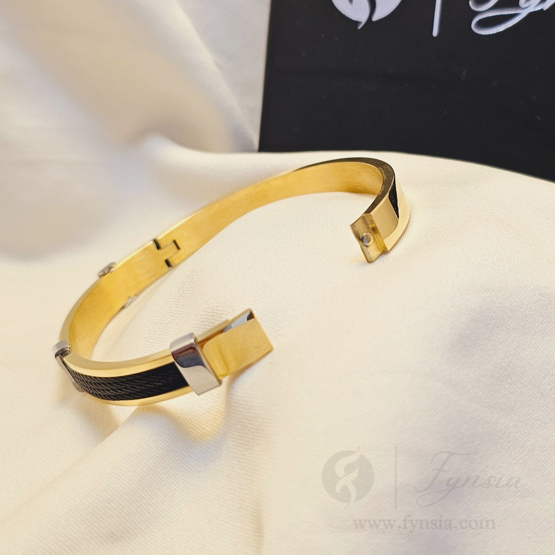 Umar Men's Kada - 18k Gold Tone | Fynsia