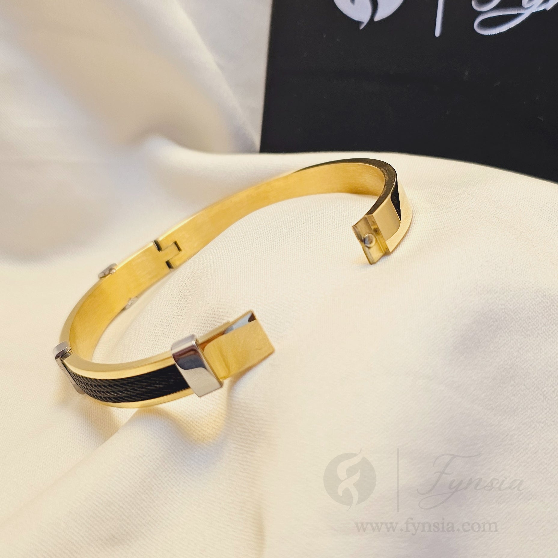 Umar Men's Kada - 18k Gold Tone | Fynsia
