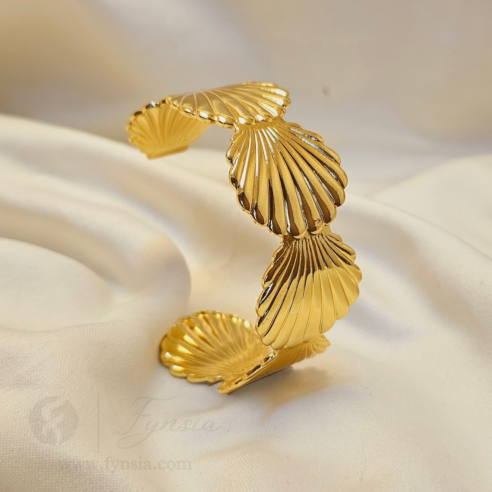 Seashell Golden Stainless Steel Chunky Kada – Free Size Bracelet | Fynsia