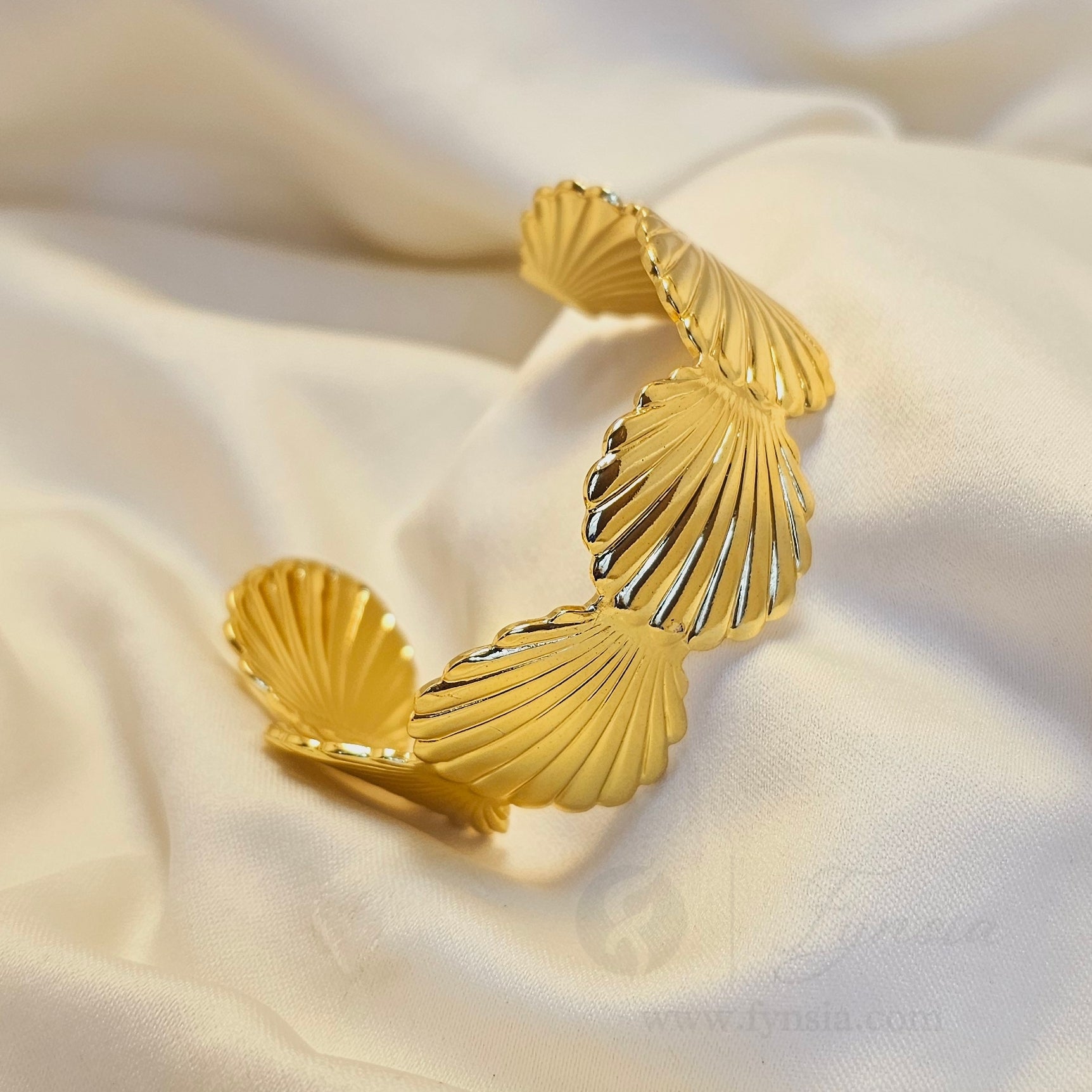 Seashell Golden Stainless Steel Chunky Kada – Free Size Bracelet | Fynsia