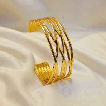 Evaa Golden Stainless Steel Chunky Kada – Free Size Bracelet | Fynsia