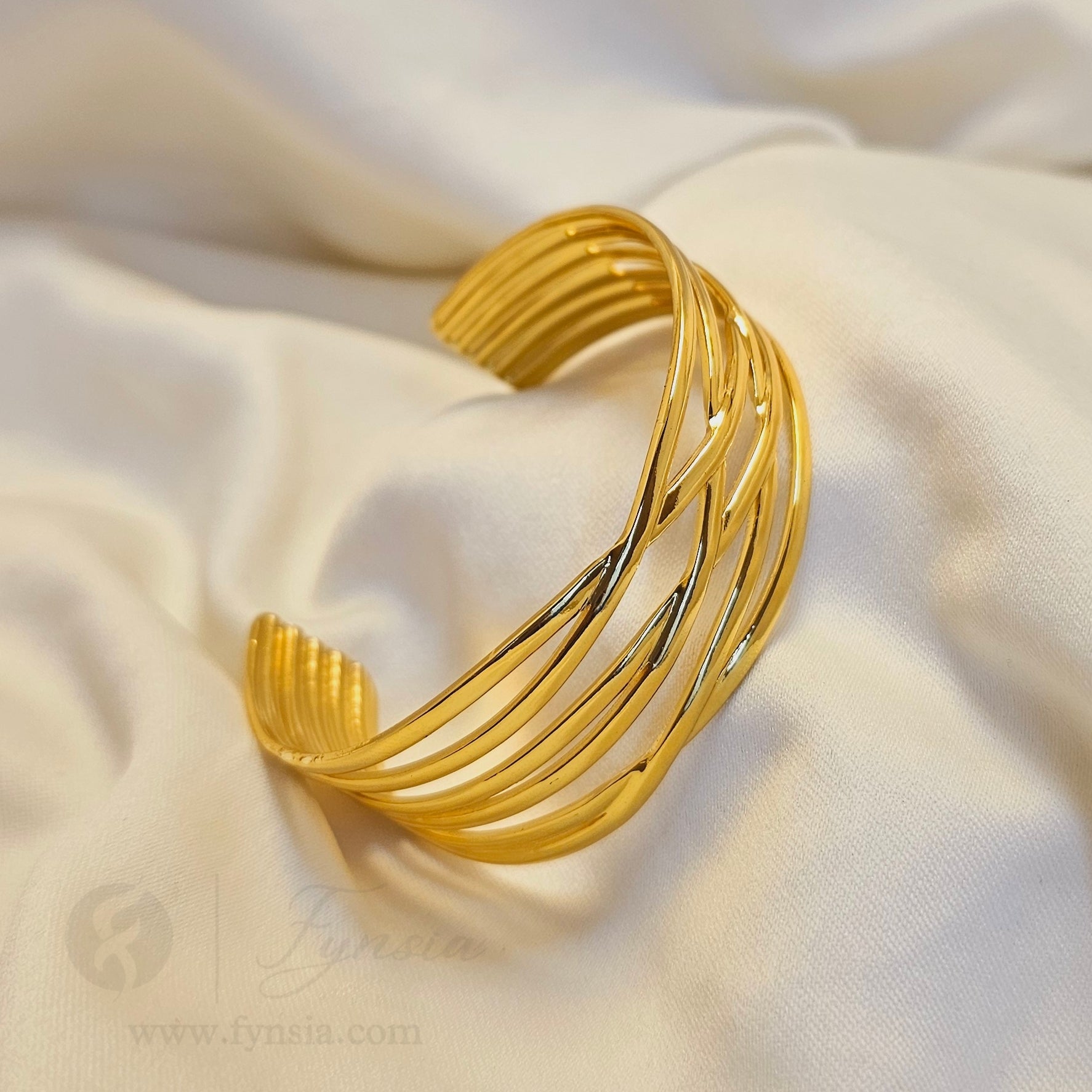 Evaa Golden Stainless Steel Chunky Kada – Free Size Bracelet | Fynsia