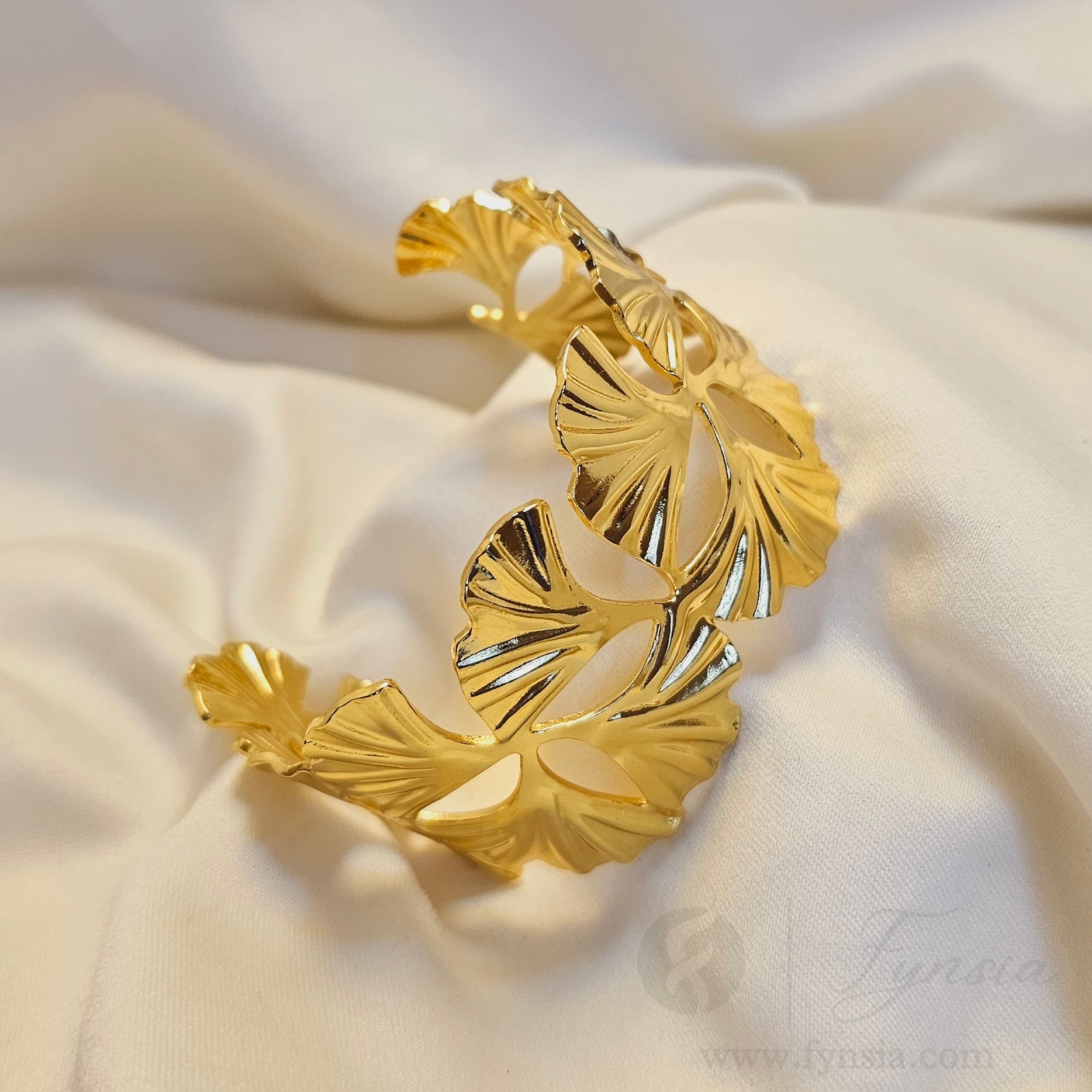 Fiona Golden Stainless Steel Chunky Kada – Free Size Bracelet | Fynsia