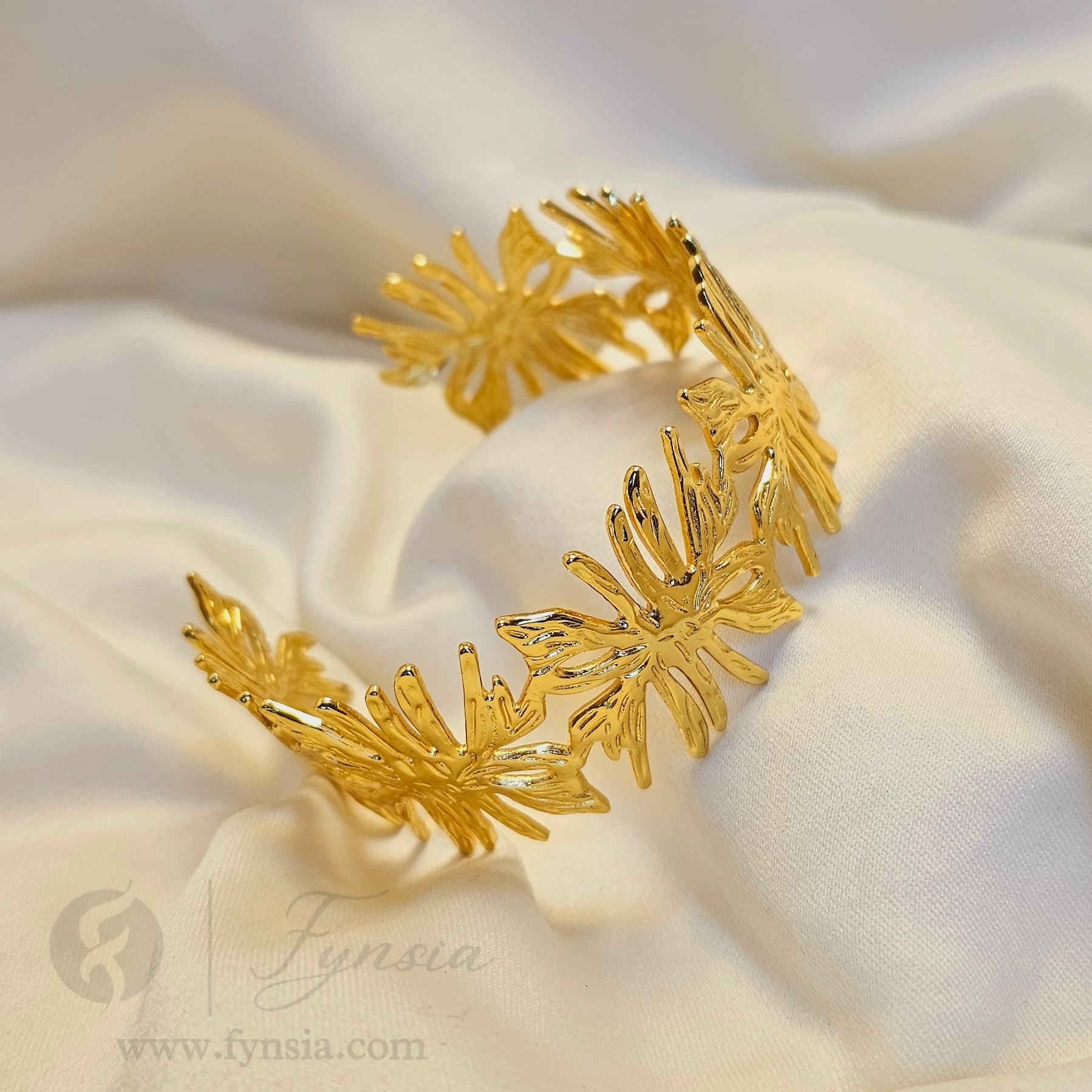 Carol Golden Stainless Steel Chunky Kada – Free Size Bracelet | Fynsia