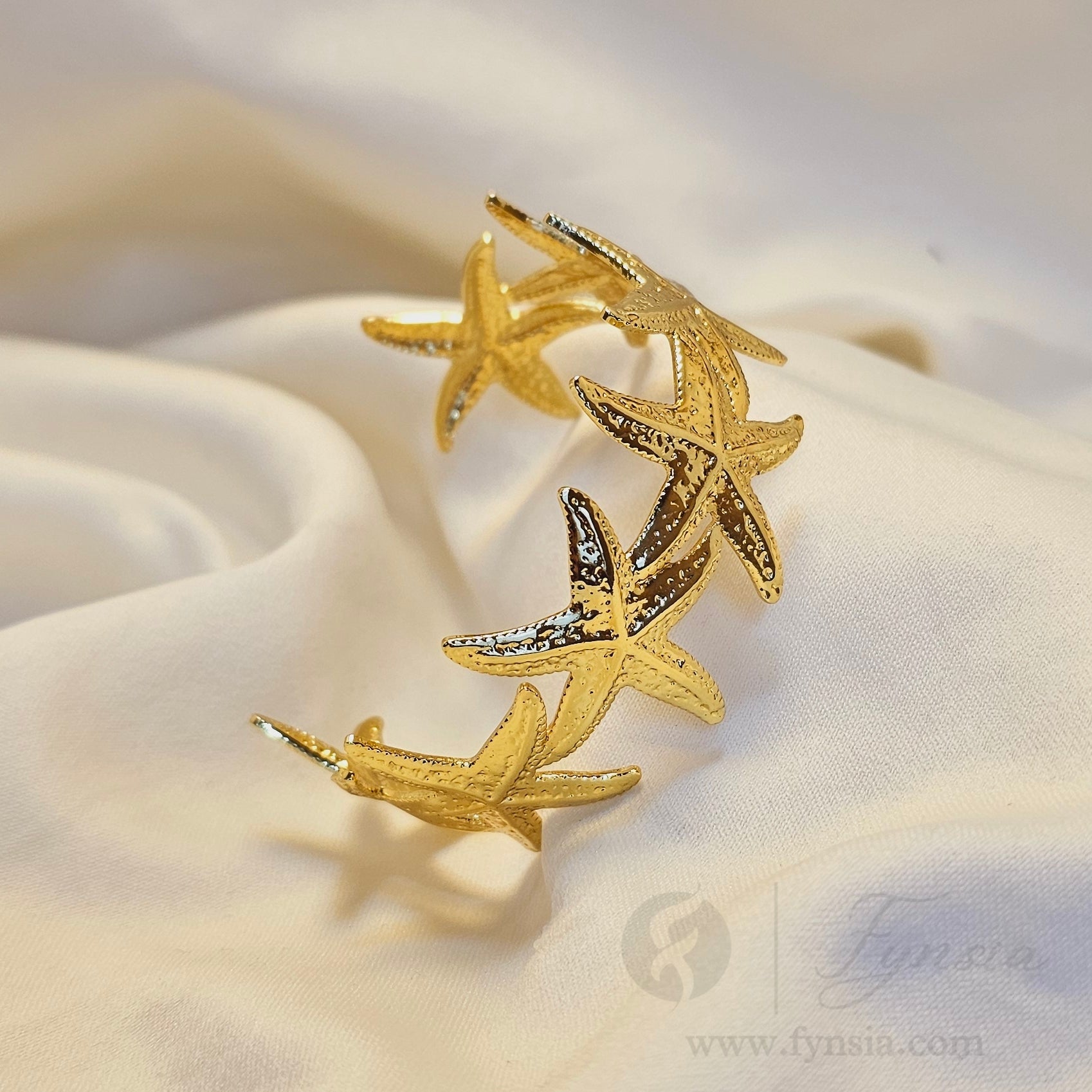 Kissa Golden Stainless Steel Chunky Kada – Free Size Bracelet | Fynsia