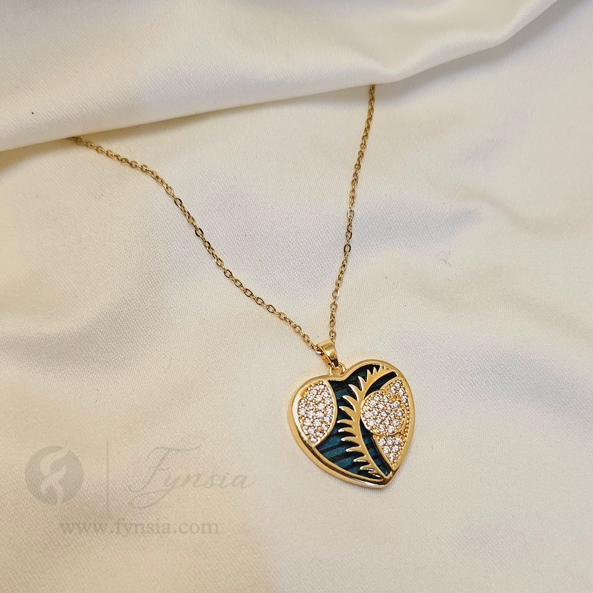 Burning-Heart Neckchain – 18K Gold Tone Stainless Steel | Fynsia