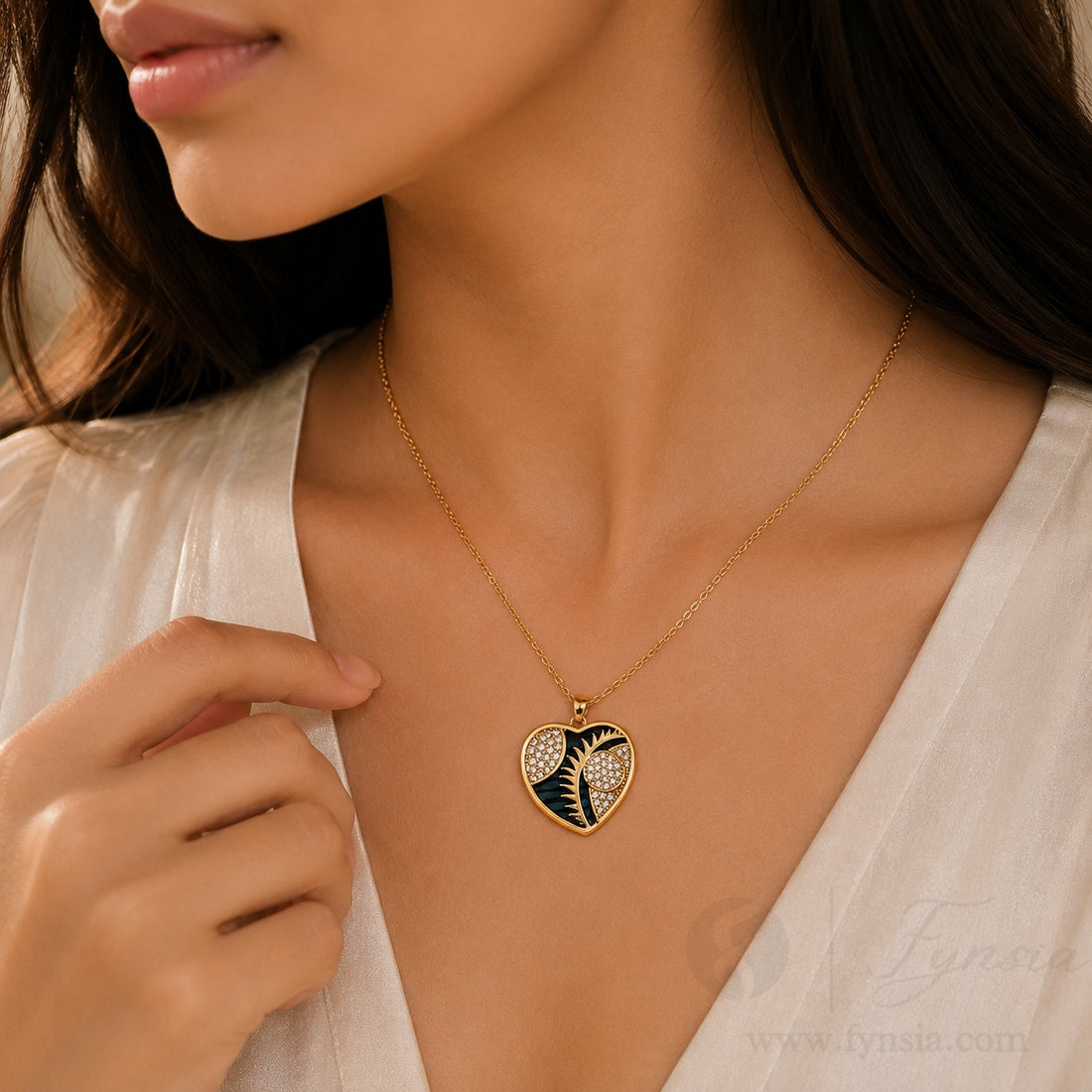 Burning-Heart Neckchain – 18K Gold Tone Stainless Steel | Fynsia