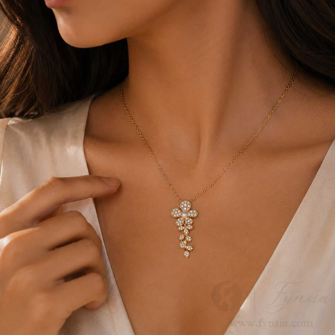 Flora Neckchain – 18K Gold Tone Stainless Steel | Fynsia