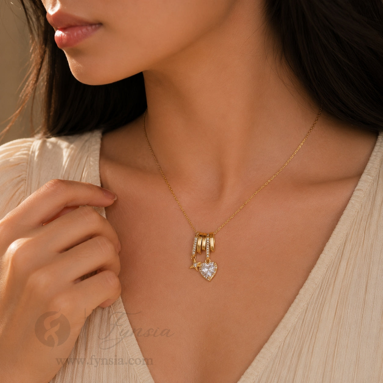 Charm Heart Neckchain – 18K Gold Tone Stainless Steel | Fynsia