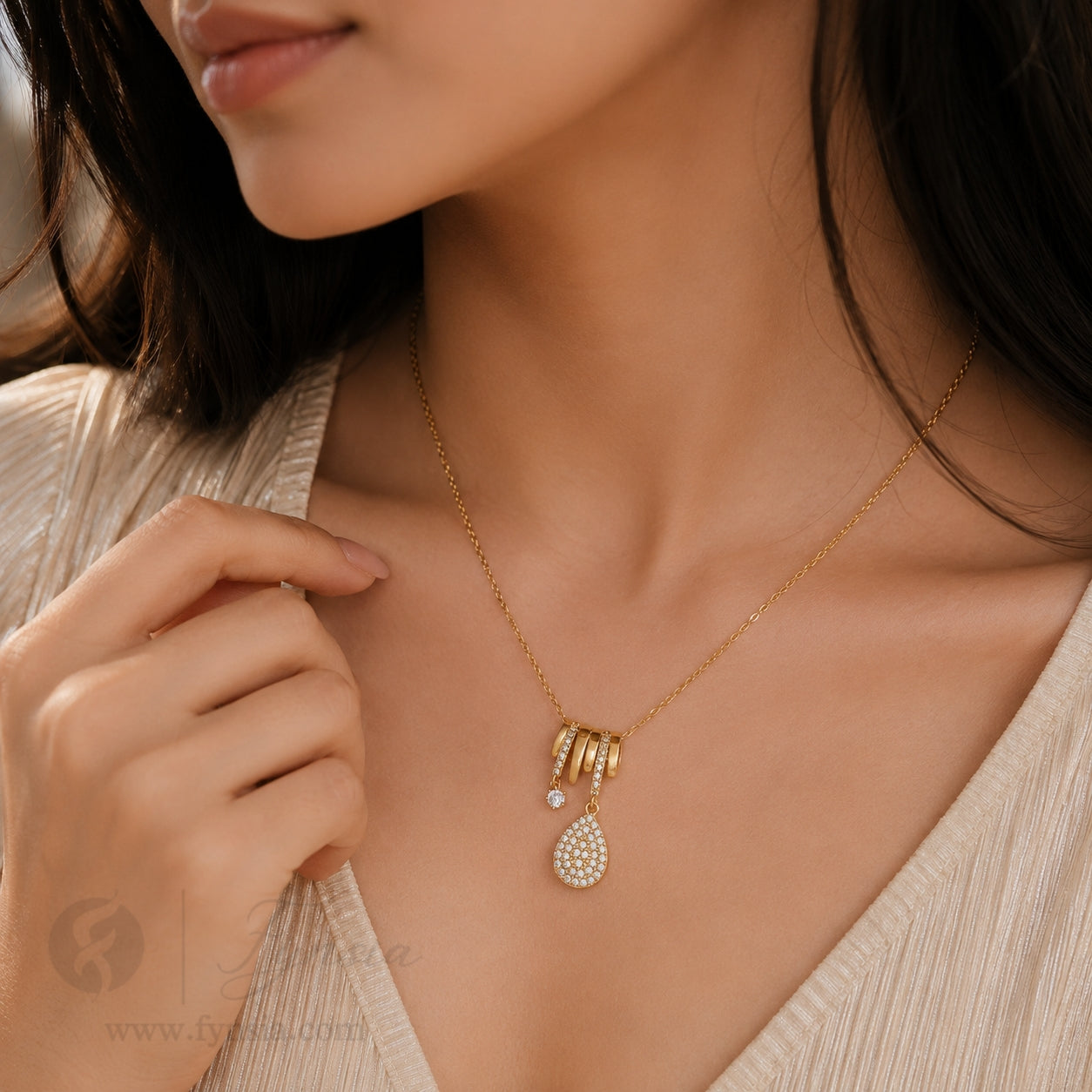 Charm Drop Neckchain – 18K Gold Tone Stainless Steel | Fynsia