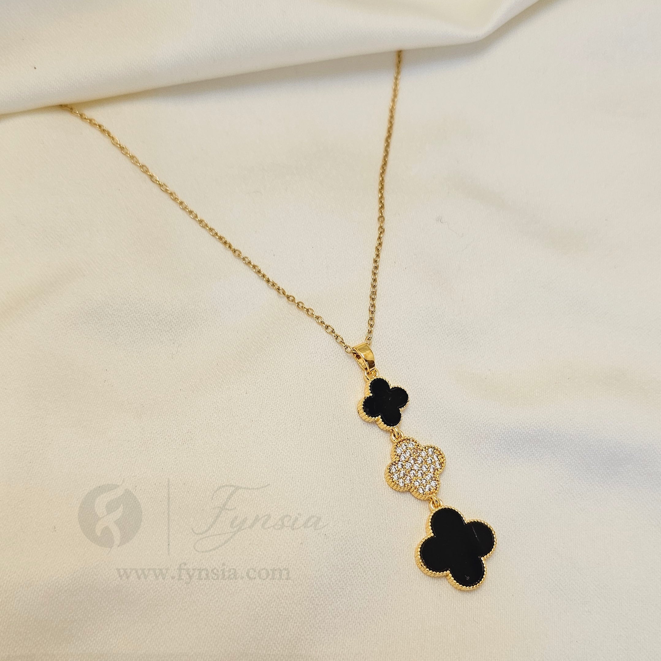 Sierra Clover Long Neckchain – 18K Gold Tone Stainless Steel | Fynsia