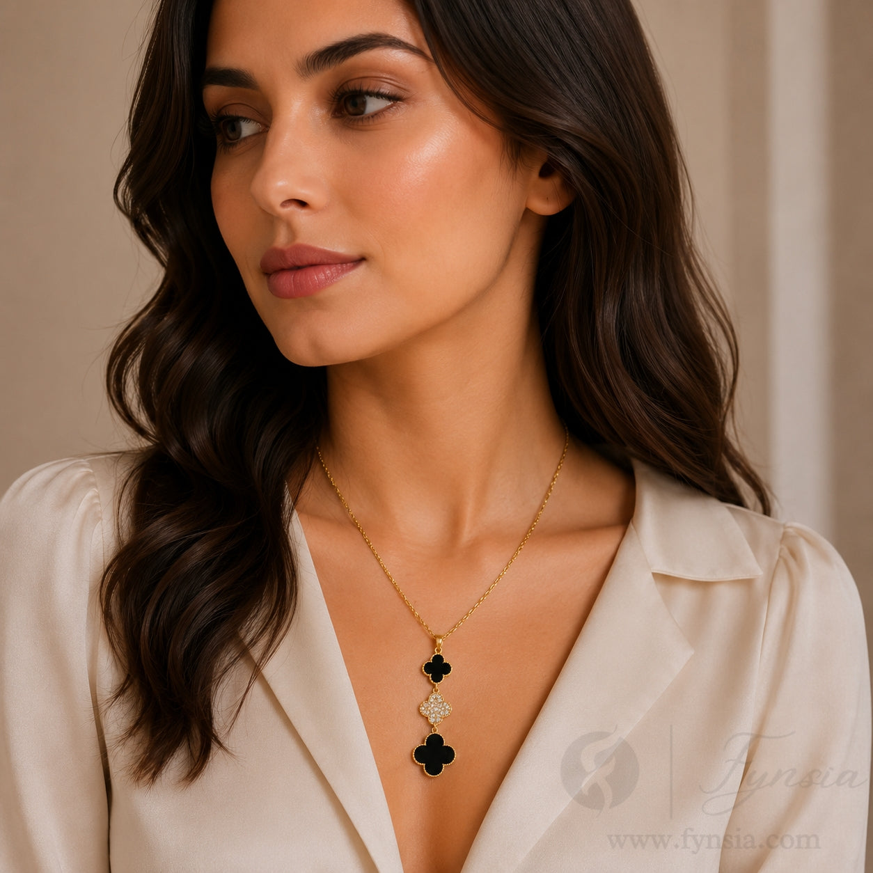 Sierra Clover Long Neckchain – 18K Gold Tone Stainless Steel | Fynsia