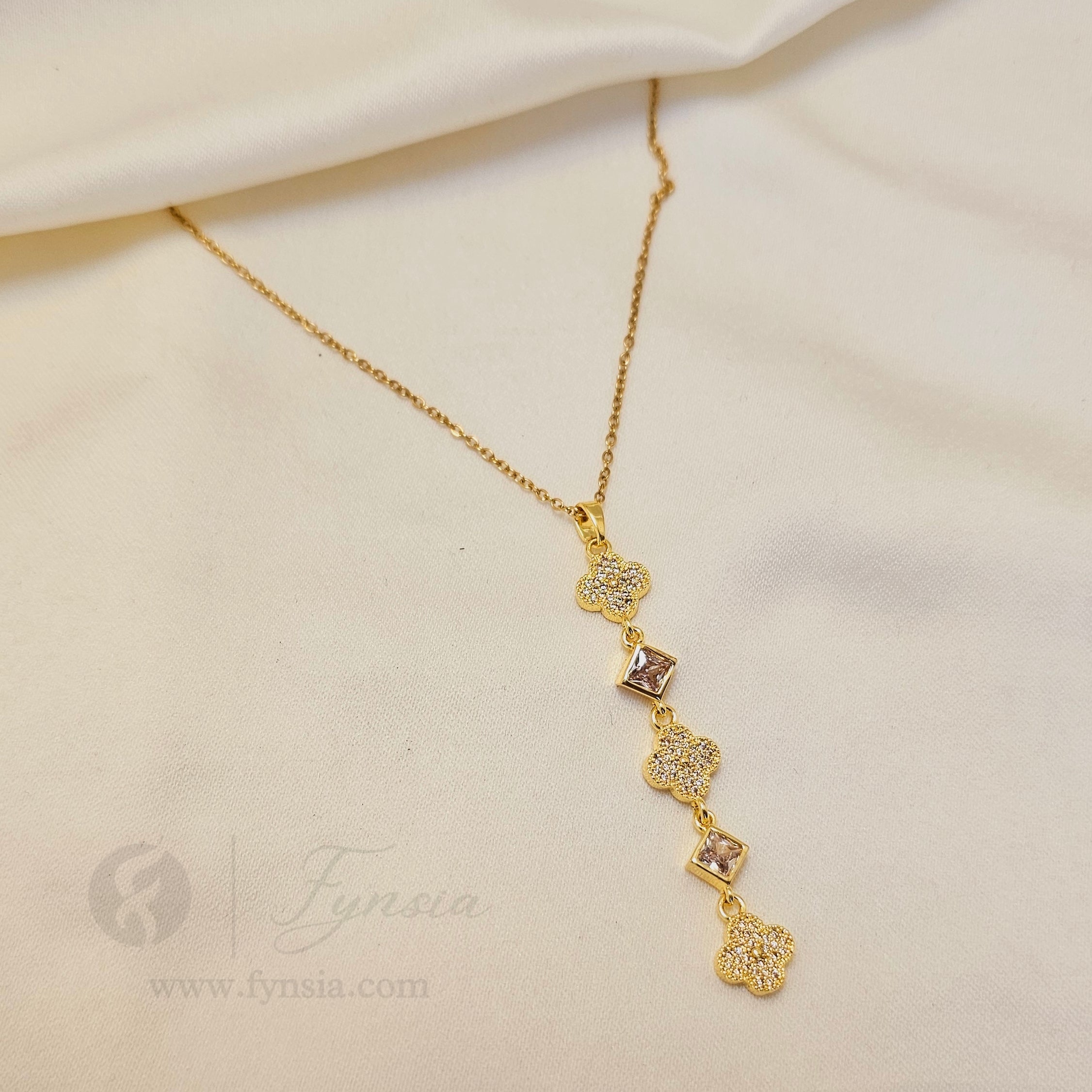 Georgia Long Neckchain – 18K Gold Tone Stainless Steel | Fynsia