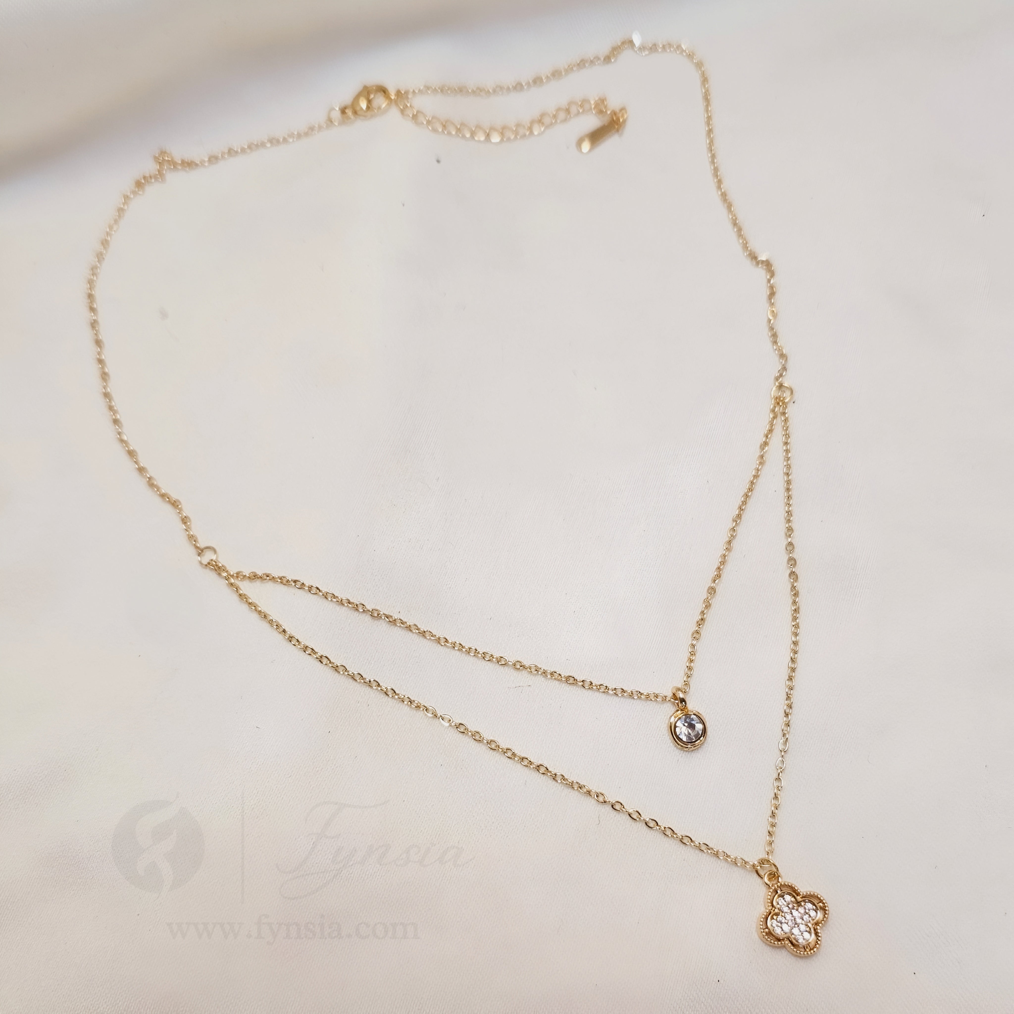 Clover Dual Layered Neckchain – 18K Gold Tone Stainless Steel | Fynsia