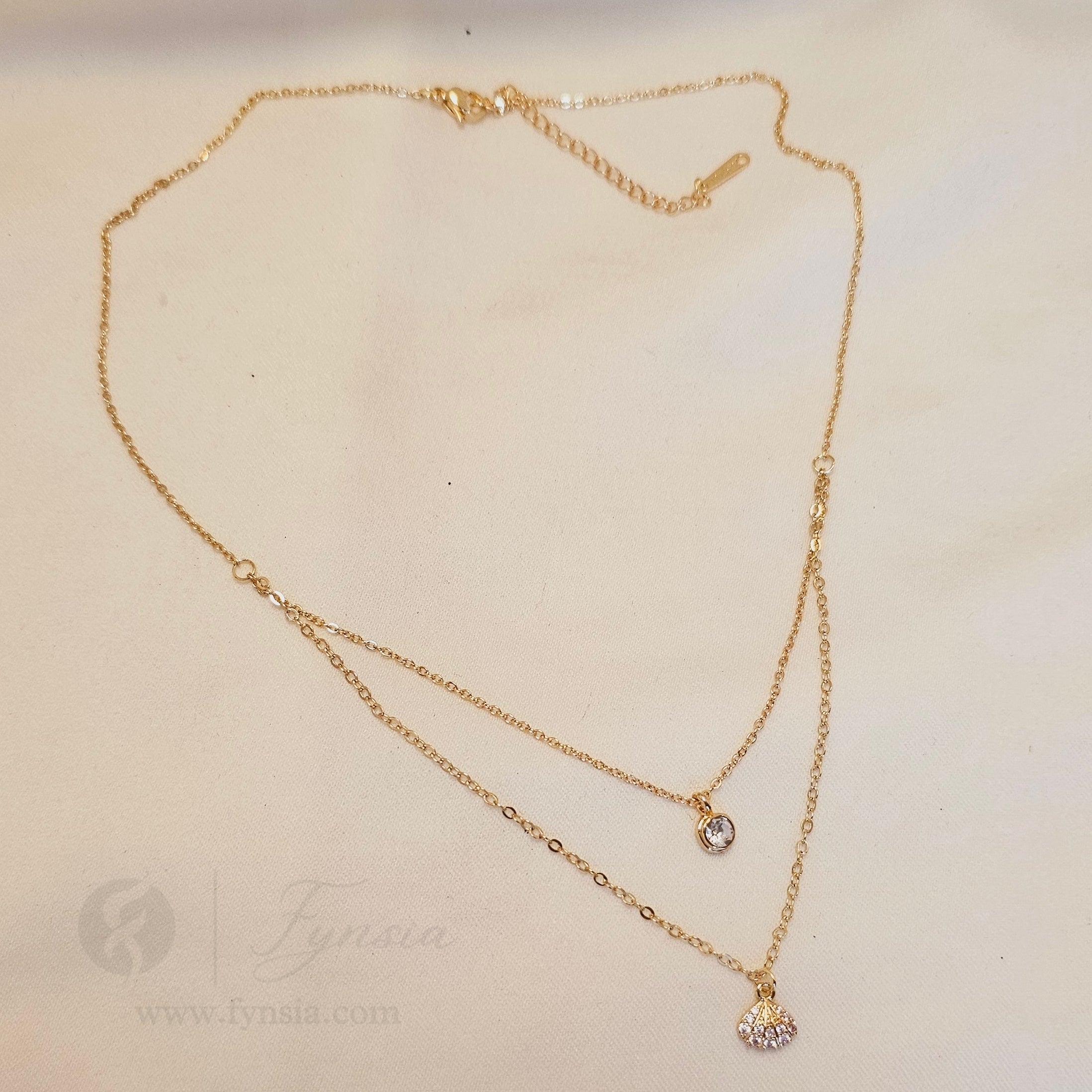 Oyester Dual Layered Neckchain – 18K Gold Tone Stainless Steel | Fynsia