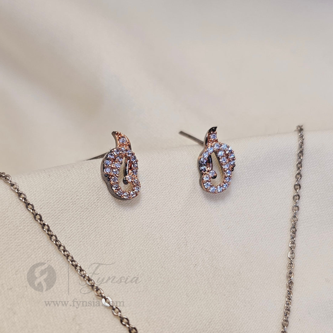 SALE ANTI-TARNISH PENDANT SET - 49 | Fynsia