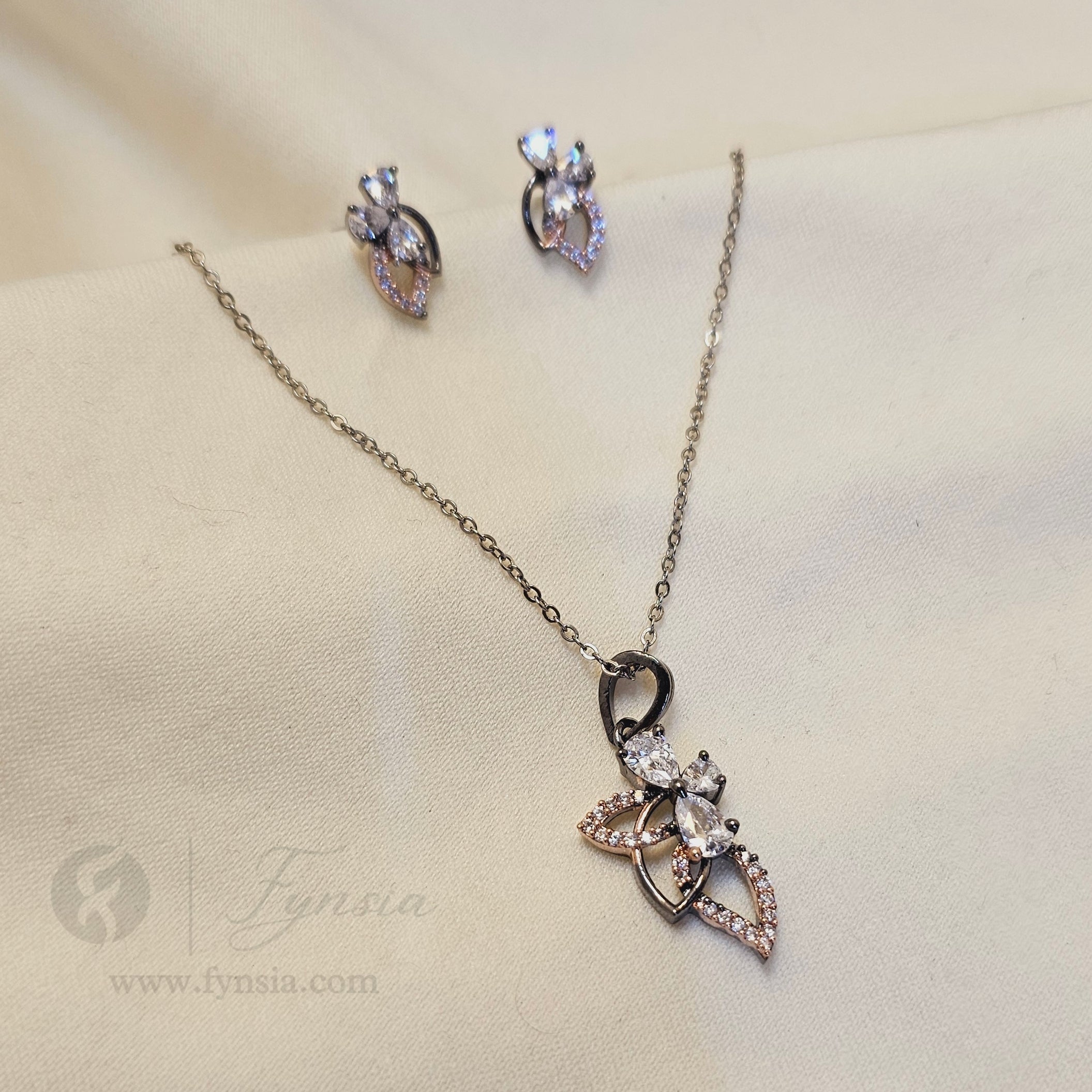 SALE ANTI-TARNISH PENDANT SET - 47 | Fynsia